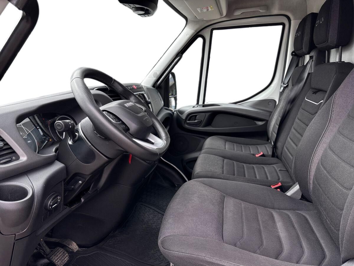 Billede af Iveco Daily 35S18 12m3 3,0 D Forza+ A8 V 176HK Van 8g Aut.