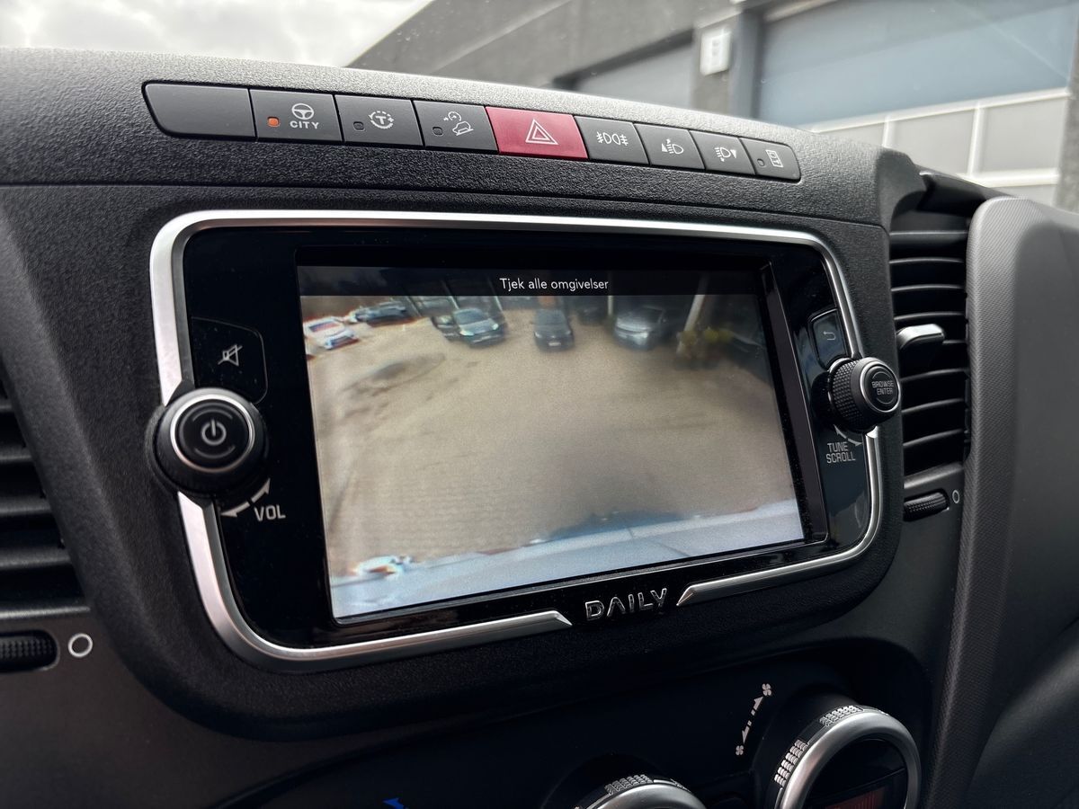 Billede af Iveco Daily 35S18 12m3 3,0 D Forza+ A8 V 176HK Van 8g Aut.