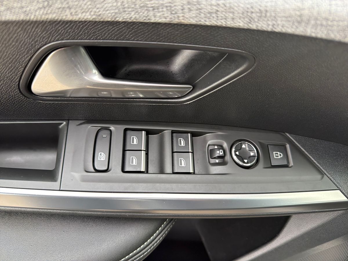 Billede af Peugeot e-3008 EL GT Pack 210HK 5d Aut.