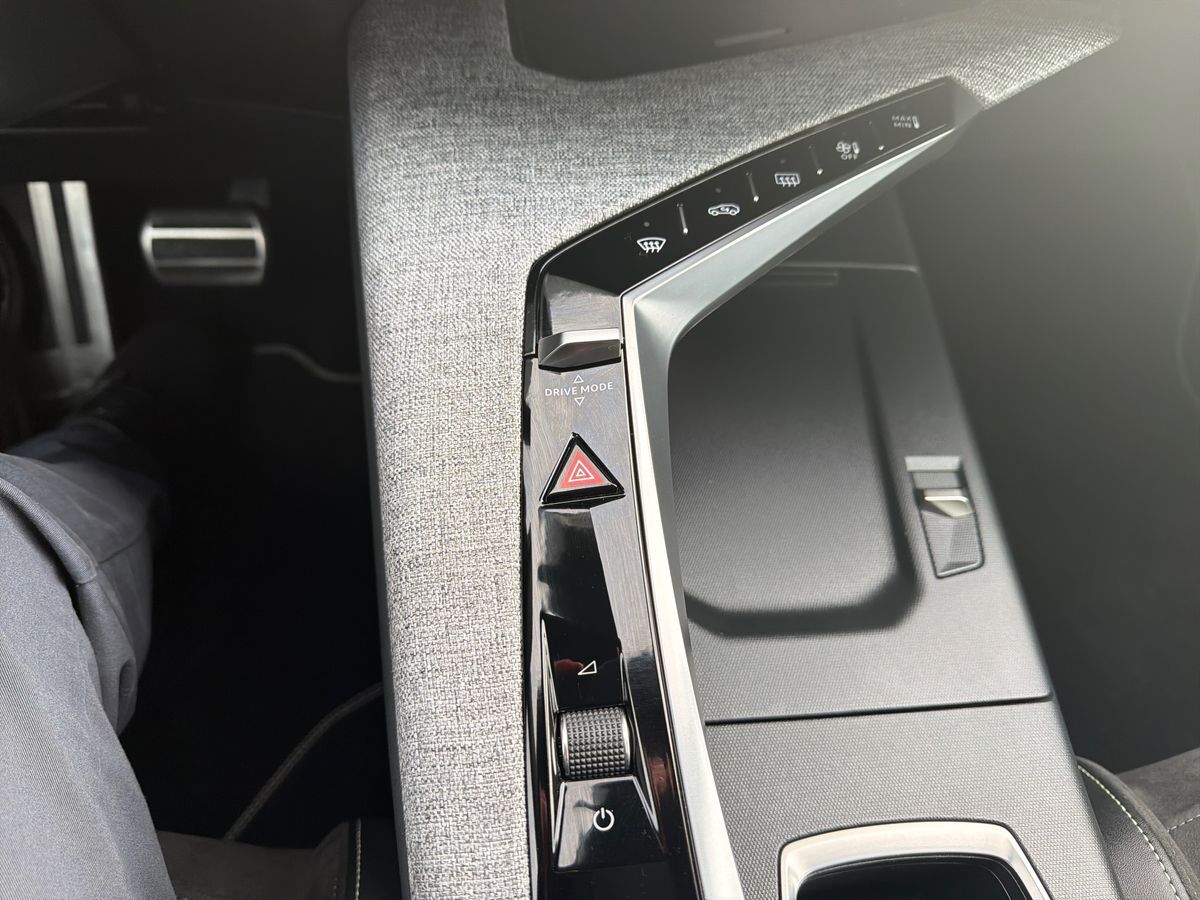 Billede af Peugeot e-3008 EL GT Pack 210HK 5d Aut.