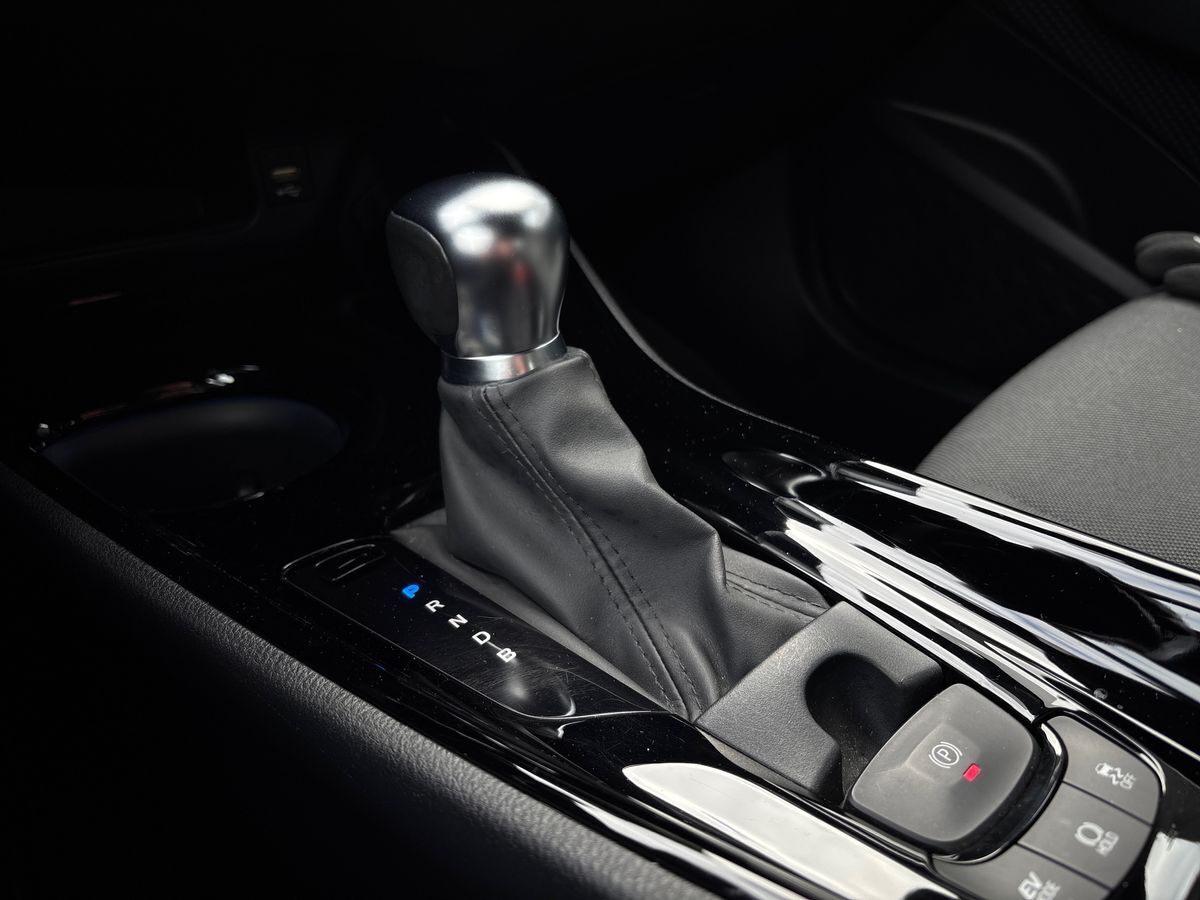 Billede af Toyota C-HR 1,8 Hybrid C-LUB Smart Multidrive S 122HK 5d Aut.