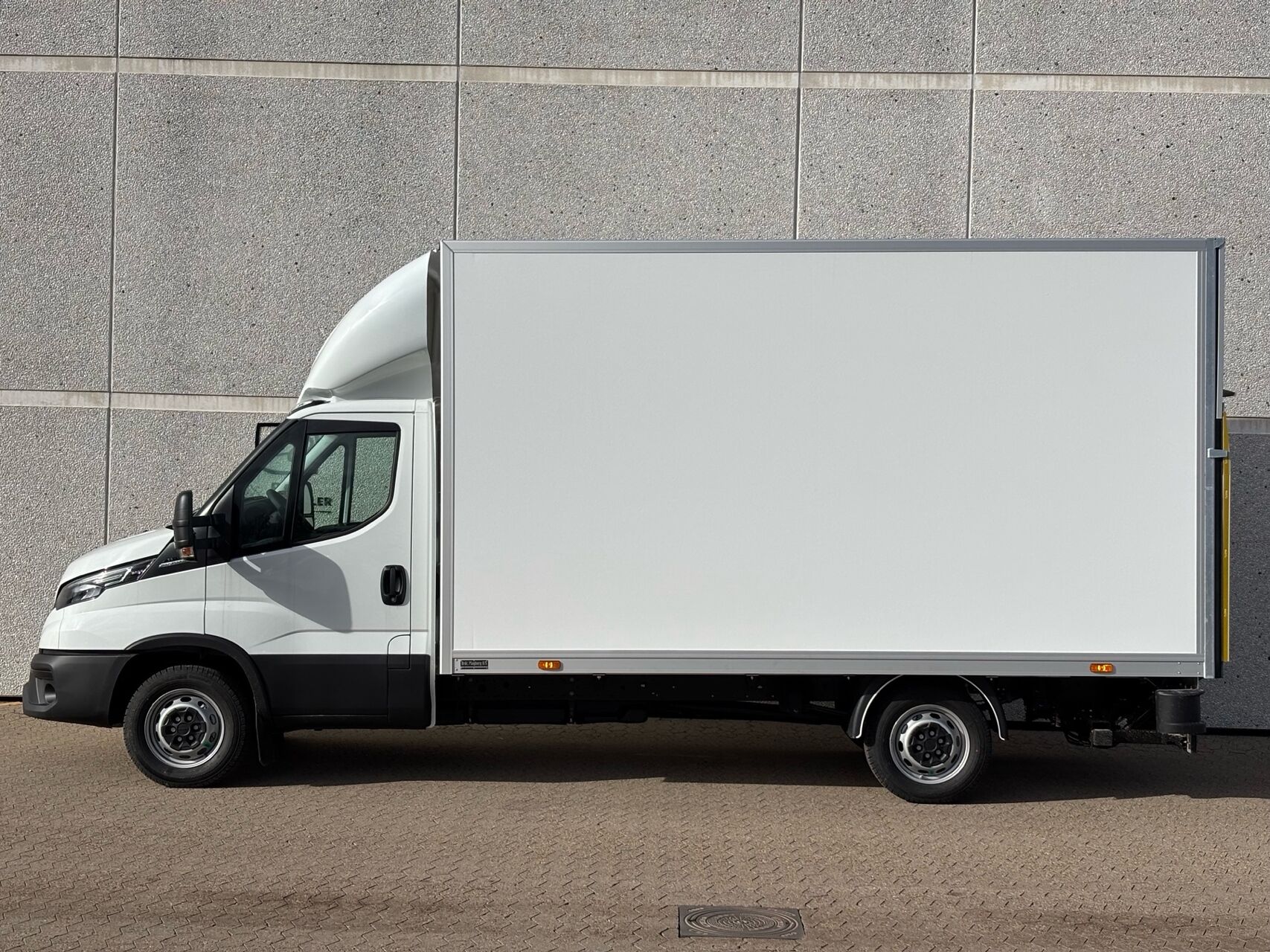 Billede af Iveco Daily 35S16 4100mm 2,3 D 156HK Ladv./Chas. 8g Aut.