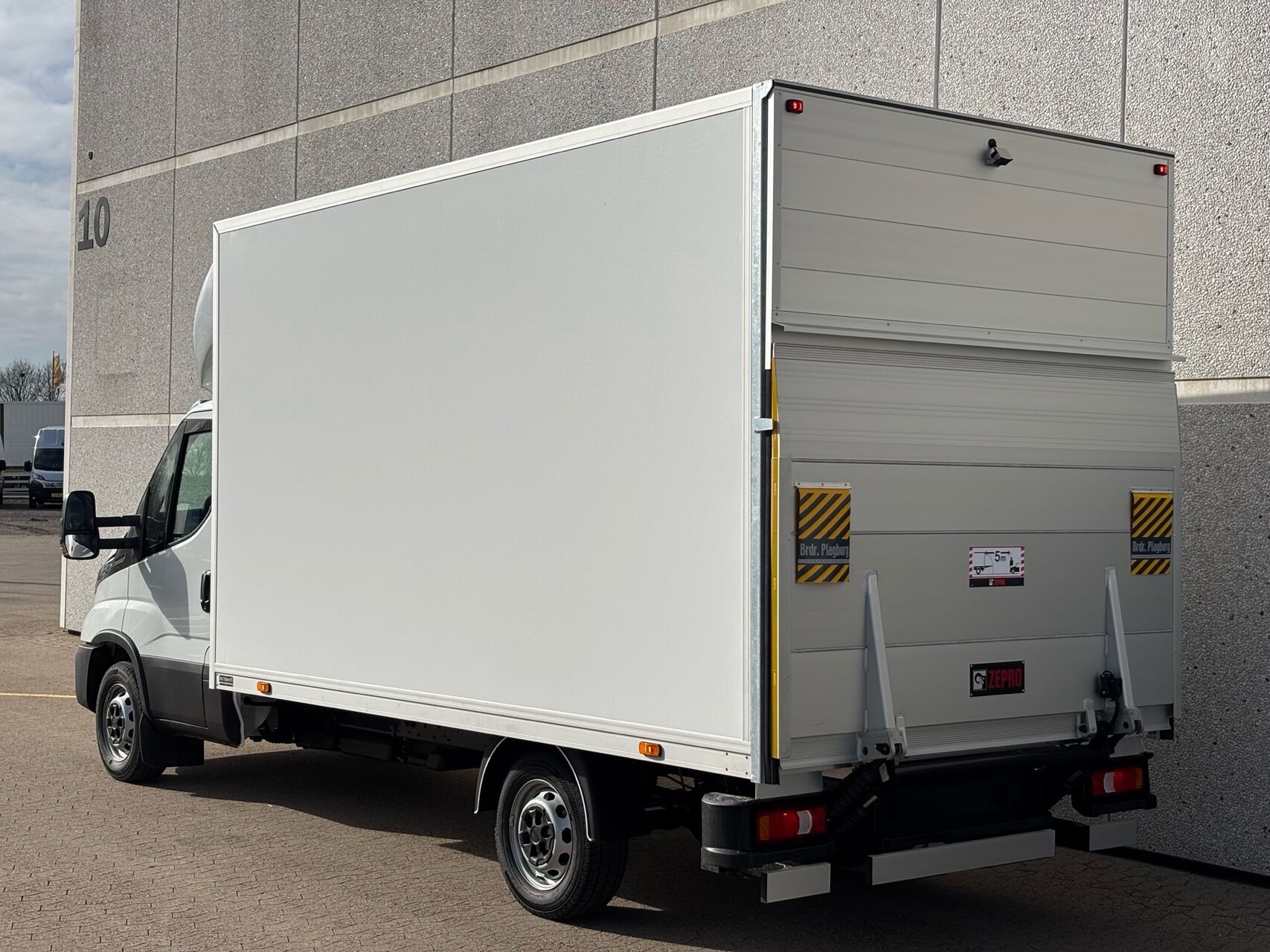Billede af Iveco Daily 35S16 4100mm 2,3 D 156HK Ladv./Chas. 8g Aut.