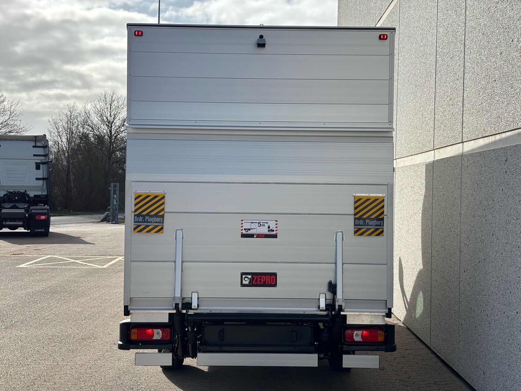 Billede af Iveco Daily 35S16 4100mm 2,3 D 156HK Ladv./Chas. 8g Aut.
