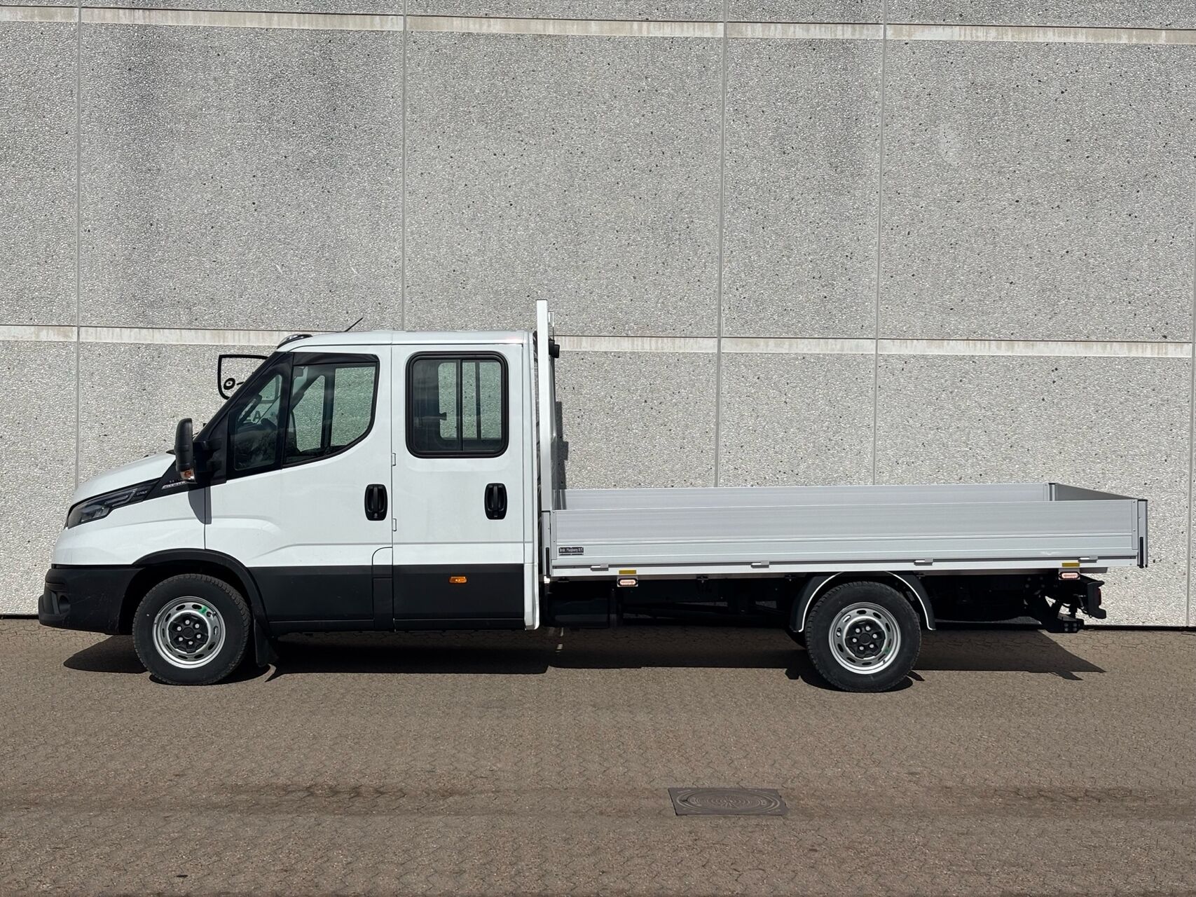 Billede af Iveco Daily 35S18 4100mm 3,0 D Hi-Matic 180HK DobKab 8g Aut.