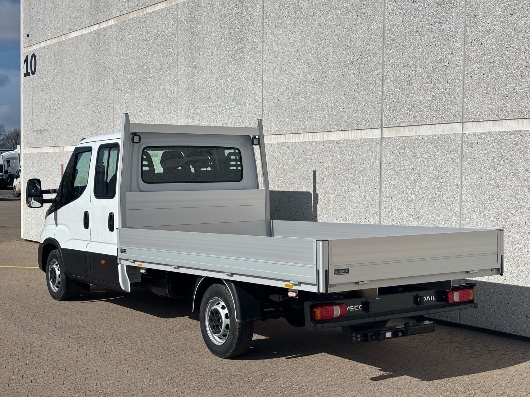 Billede af Iveco Daily 35S18 4100mm 3,0 D Hi-Matic 180HK DobKab 8g Aut.