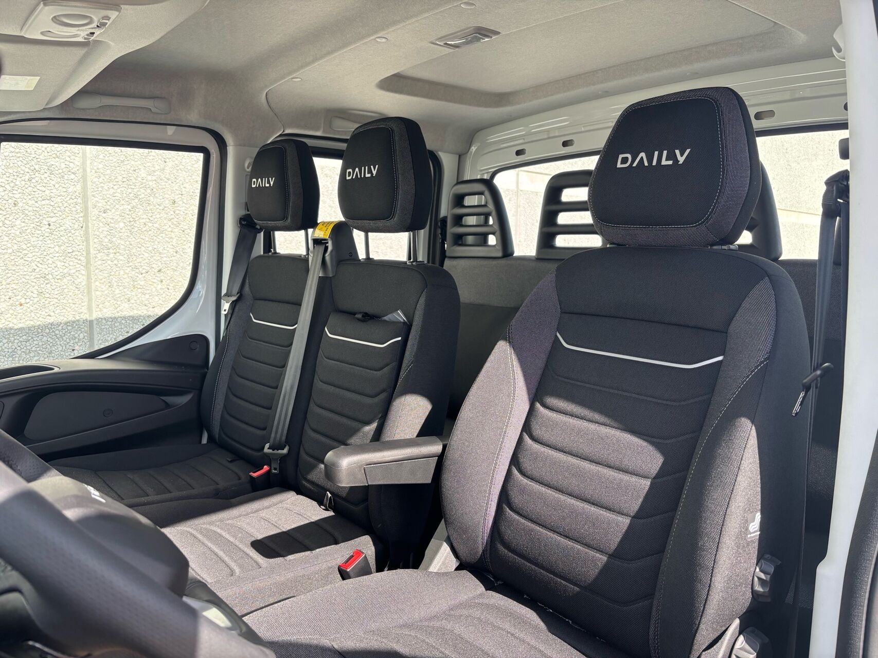 Billede af Iveco Daily 35S18 4100mm 3,0 D Hi-Matic 180HK DobKab 8g Aut.