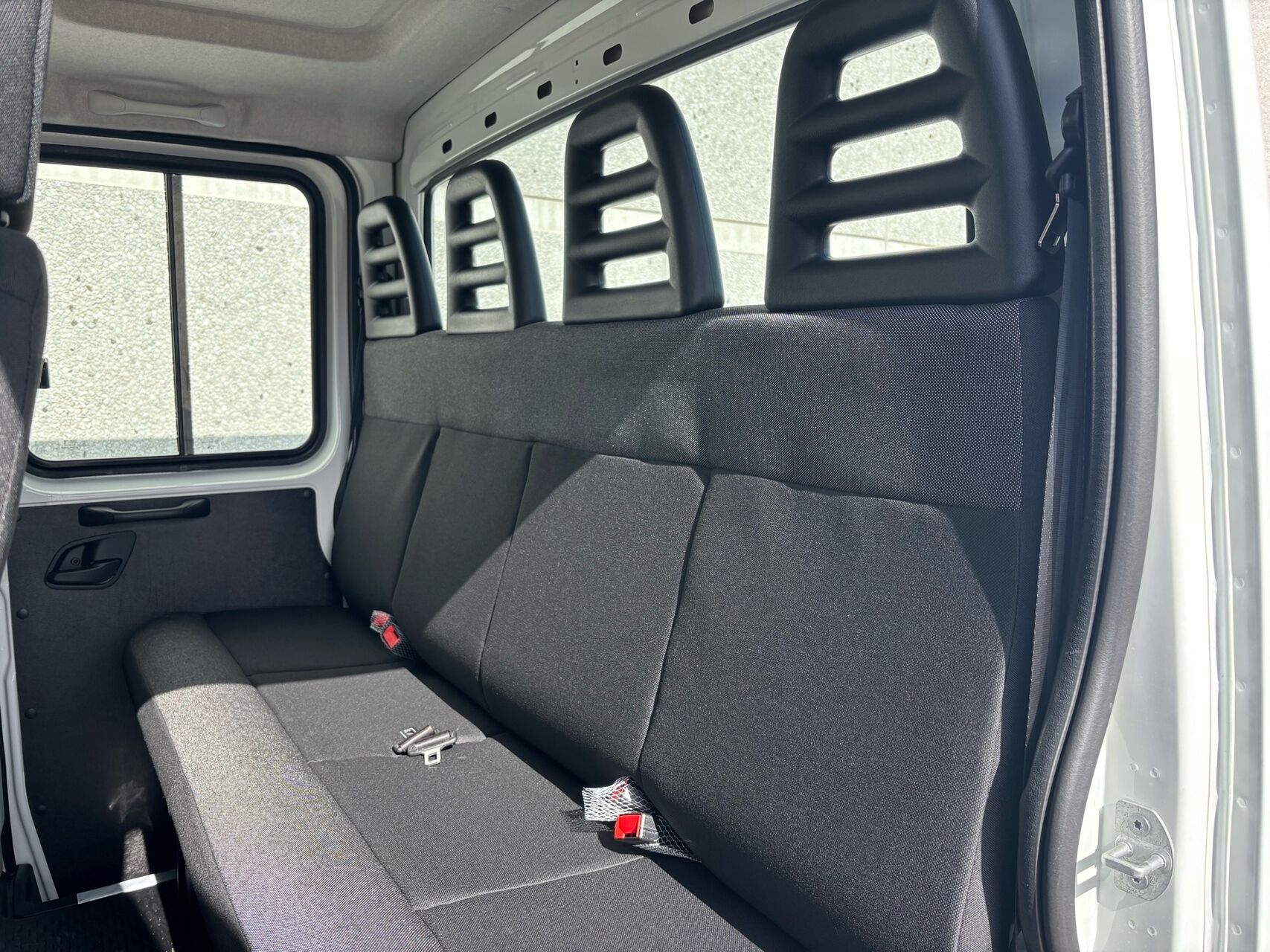 Billede af Iveco Daily 35S18 4100mm 3,0 D Hi-Matic 180HK DobKab 8g Aut.