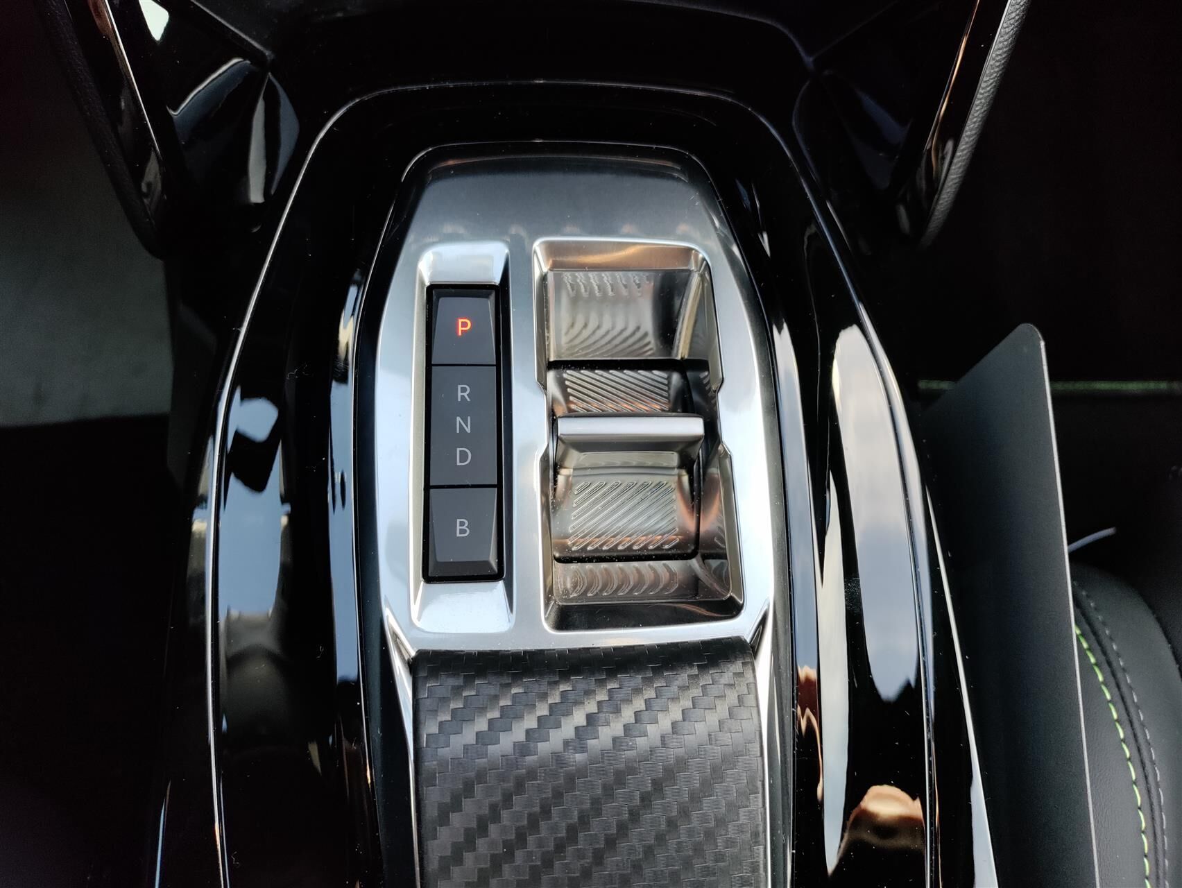 Billede af Peugeot e-2008 EL GT Sky 156HK 5d Aut.