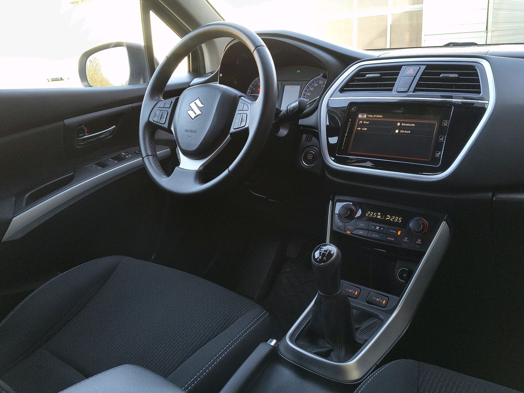 Billede af Suzuki S-Cross 1,0 Boosterjet Active 112HK 5d