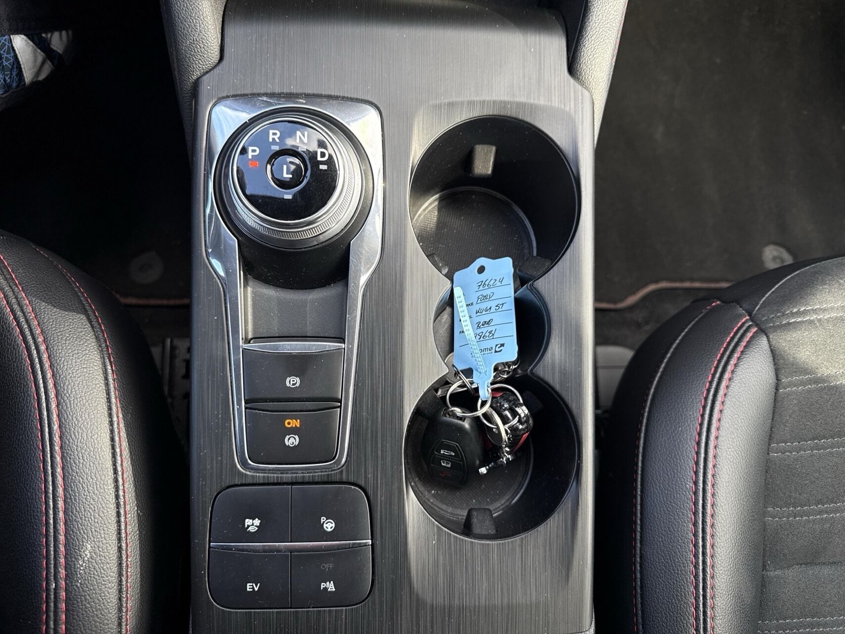 Billede af Ford Kuga 2,5 Plugin-hybrid ST-Line X CVT 225HK 5d Trinl. Gear