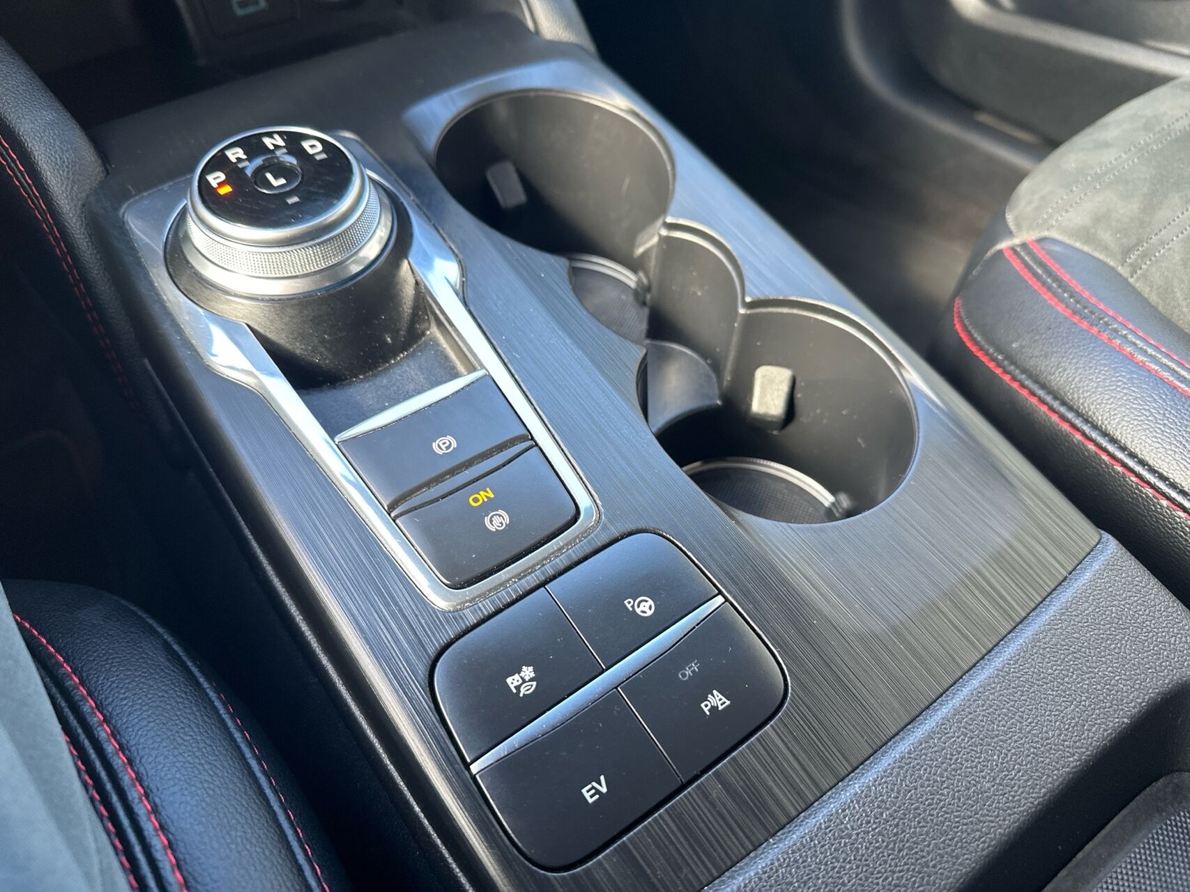 Billede af Ford Kuga 2,5 Plugin-hybrid ST-Line X CVT 225HK 5d Trinl. Gear