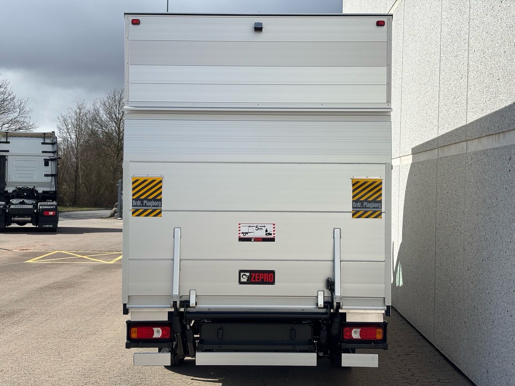 Billede af Iveco Daily 35S18 4100mm 3,0 D 180HK Ladv./Chas. 8g Aut.