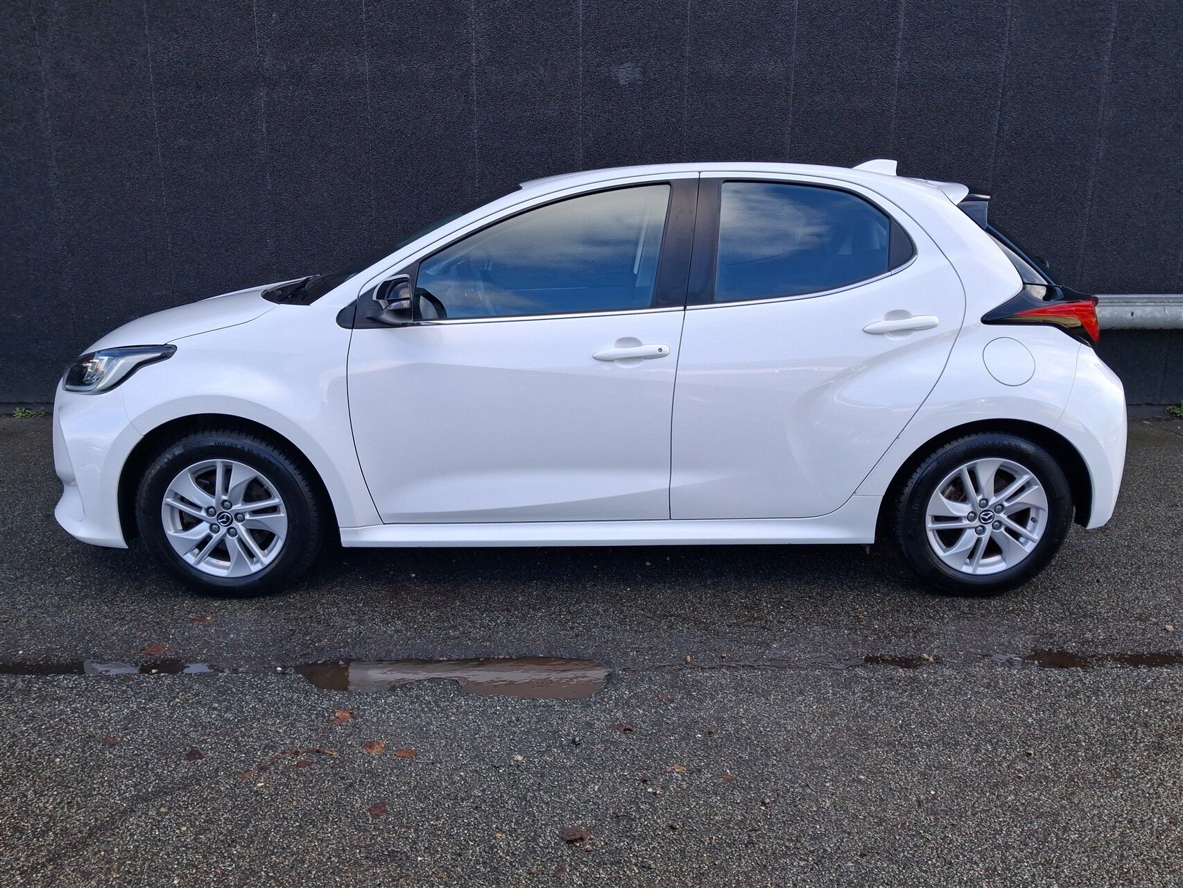 Billede af Mazda 2 1,5 VVT-I  Hybrid Agile Comfort CVT 116HK 5d Trinl. Gear