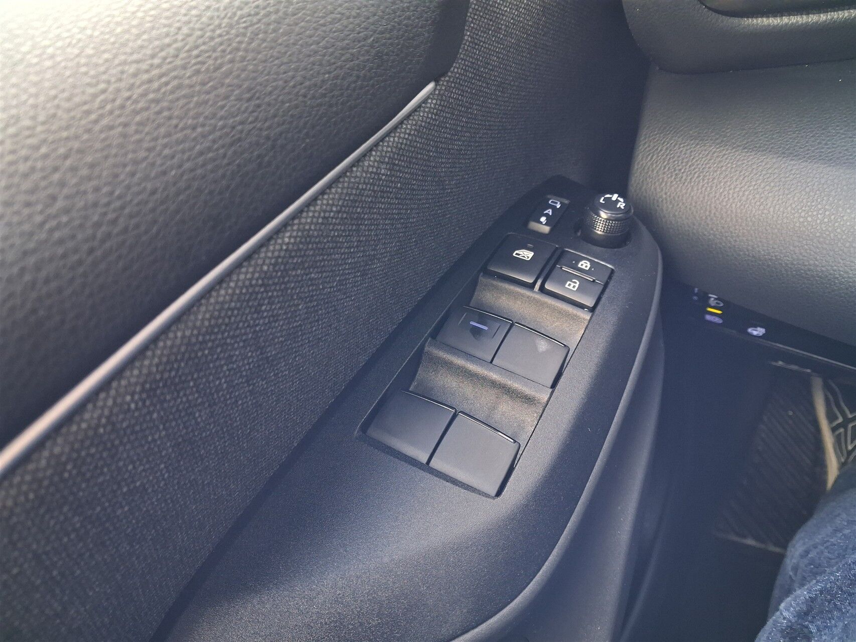 Billede af Mazda 2 1,5 VVT-I  Hybrid Agile Comfort CVT 116HK 5d Trinl. Gear