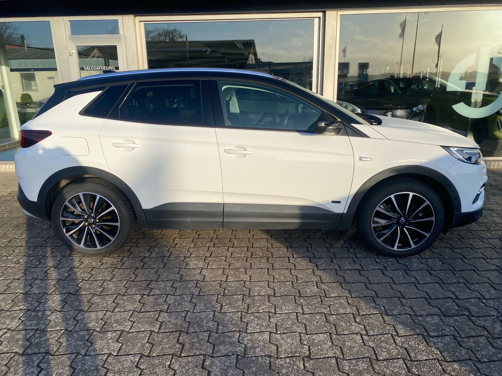 Billede af Opel Grandland X 1,6 PHEV  Plugin-hybrid Cosmo Prestige Pack 225HK 5d 8g Aut.