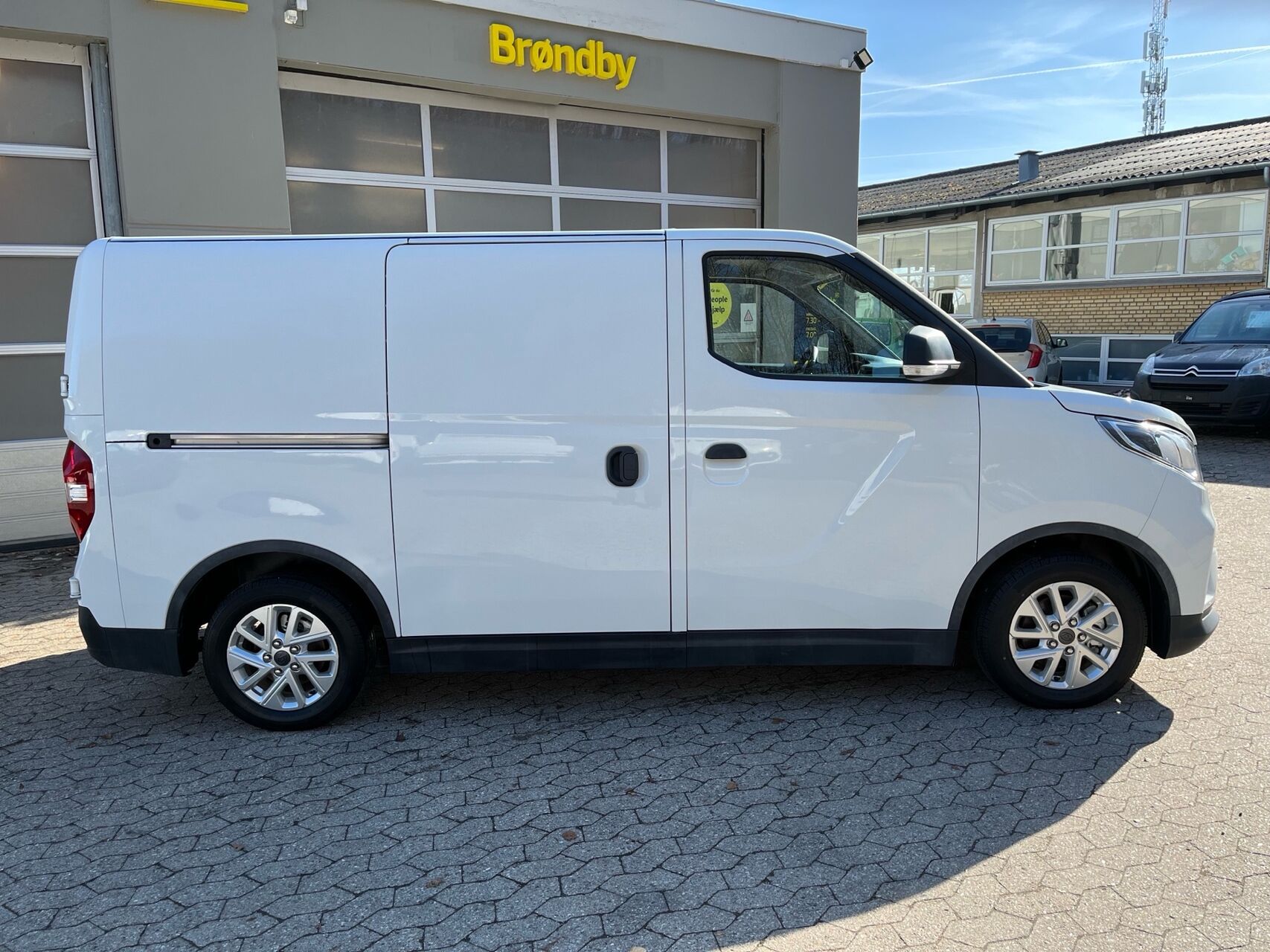 Billede af Maxus e-Deliver 3 SWB 50,2 kWh EL 160HK Van Aut.