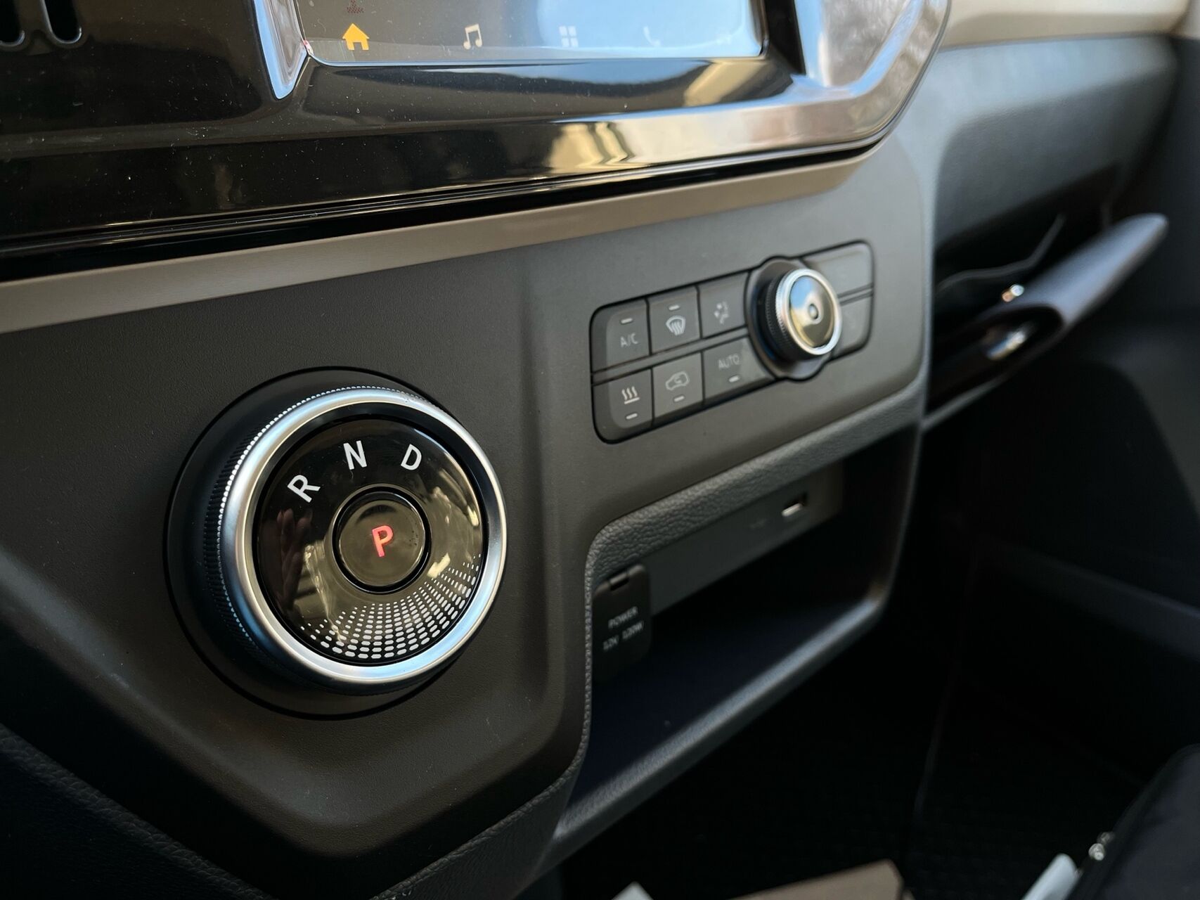 Billede af Maxus e-Deliver 3 SWB 50,2 kWh EL 160HK Van Aut.