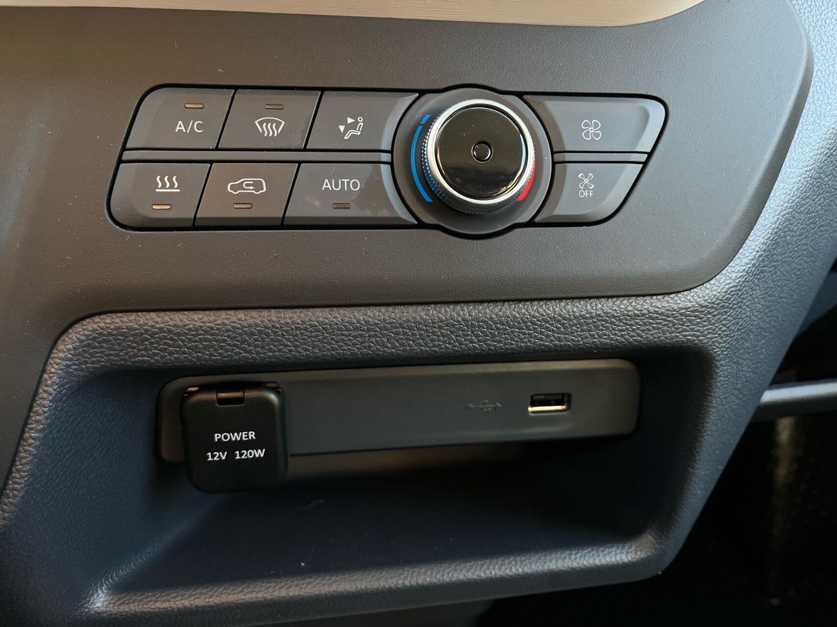 Billede af Maxus e-Deliver 3 SWB 50,2 kWh EL 160HK Van Aut.