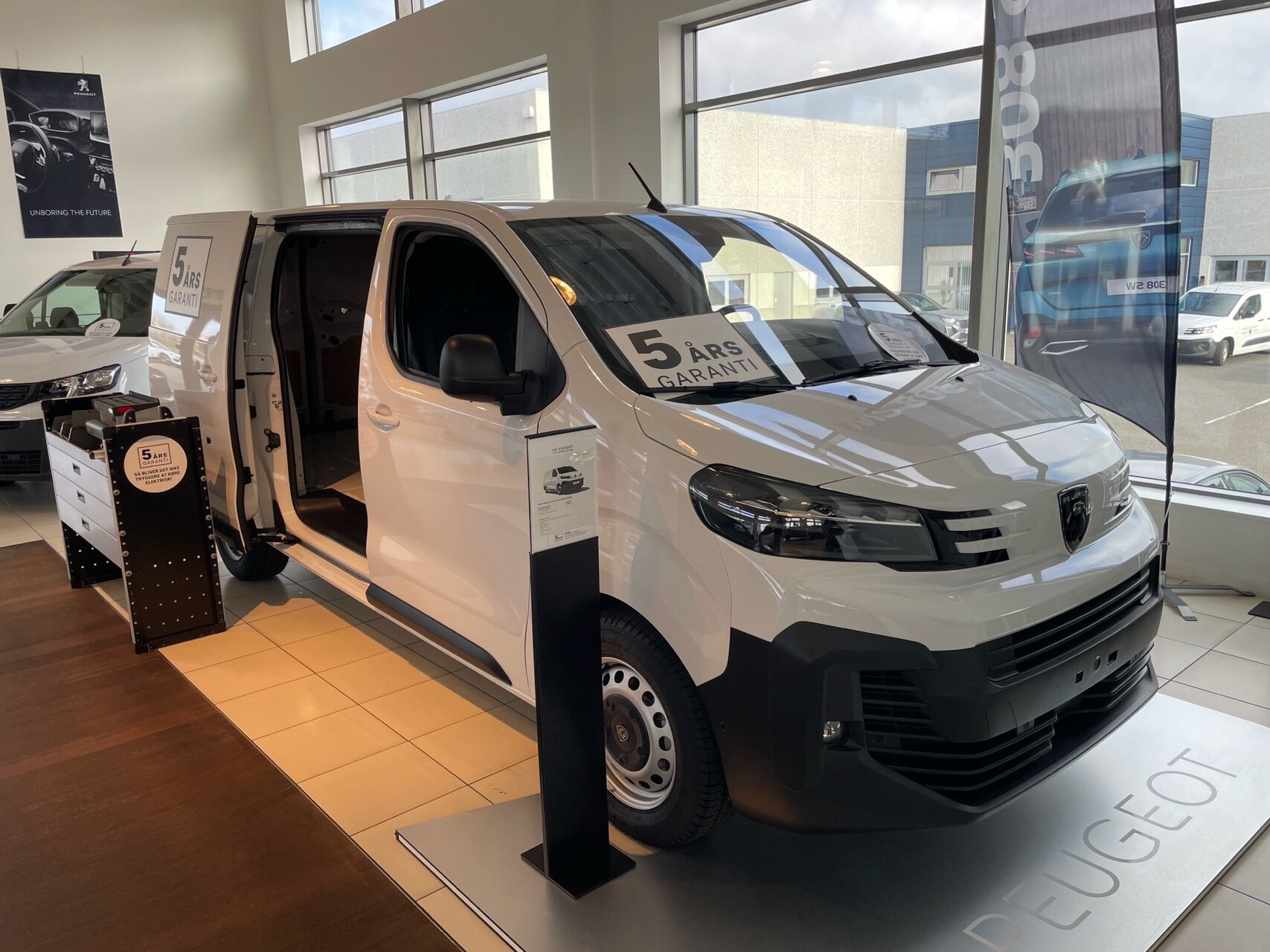 Billede af Peugeot EXP PRE L3 HDi 177 EAT8 PRE L3 HDi 177 EAT8