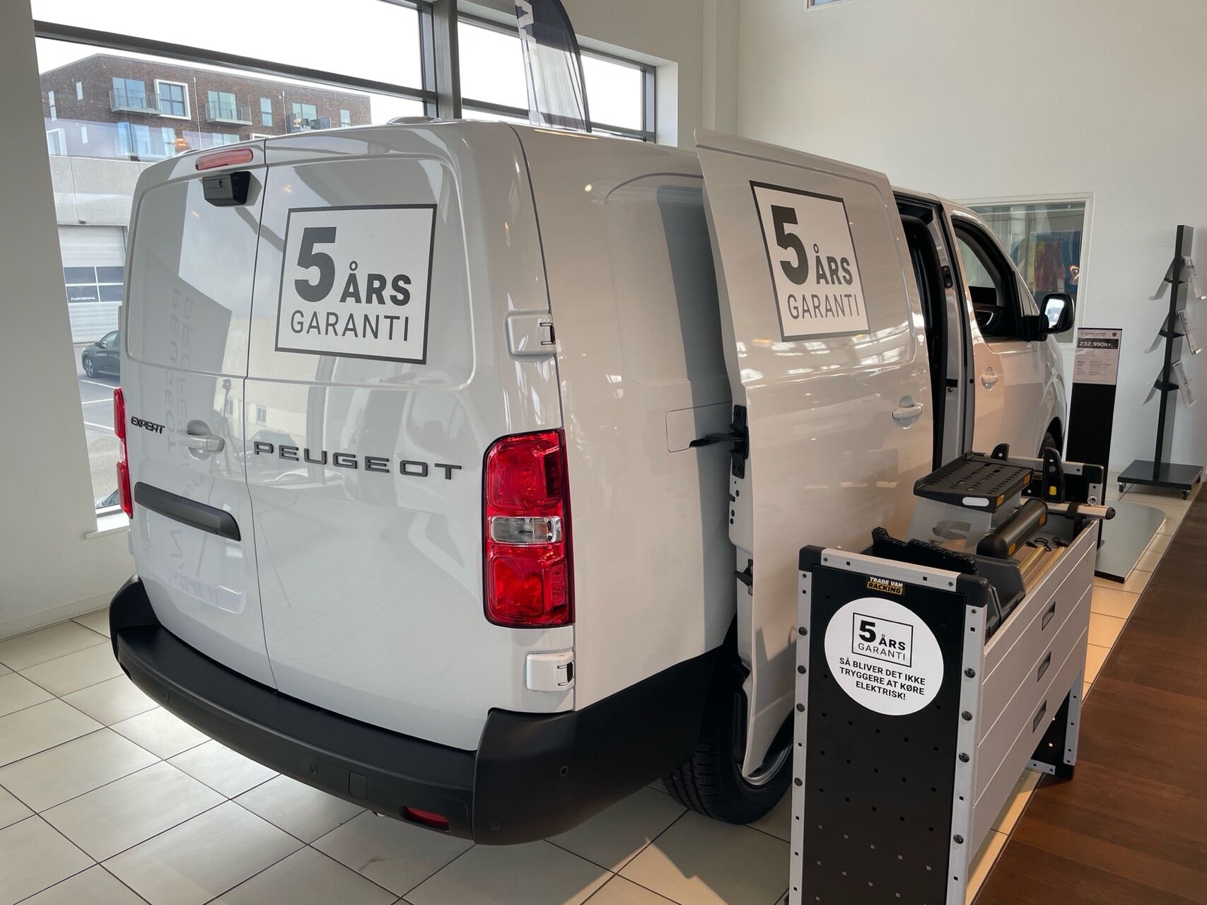 Billede af Peugeot EXP PRE L3 HDi 177 EAT8 PRE L3 HDi 177 EAT8