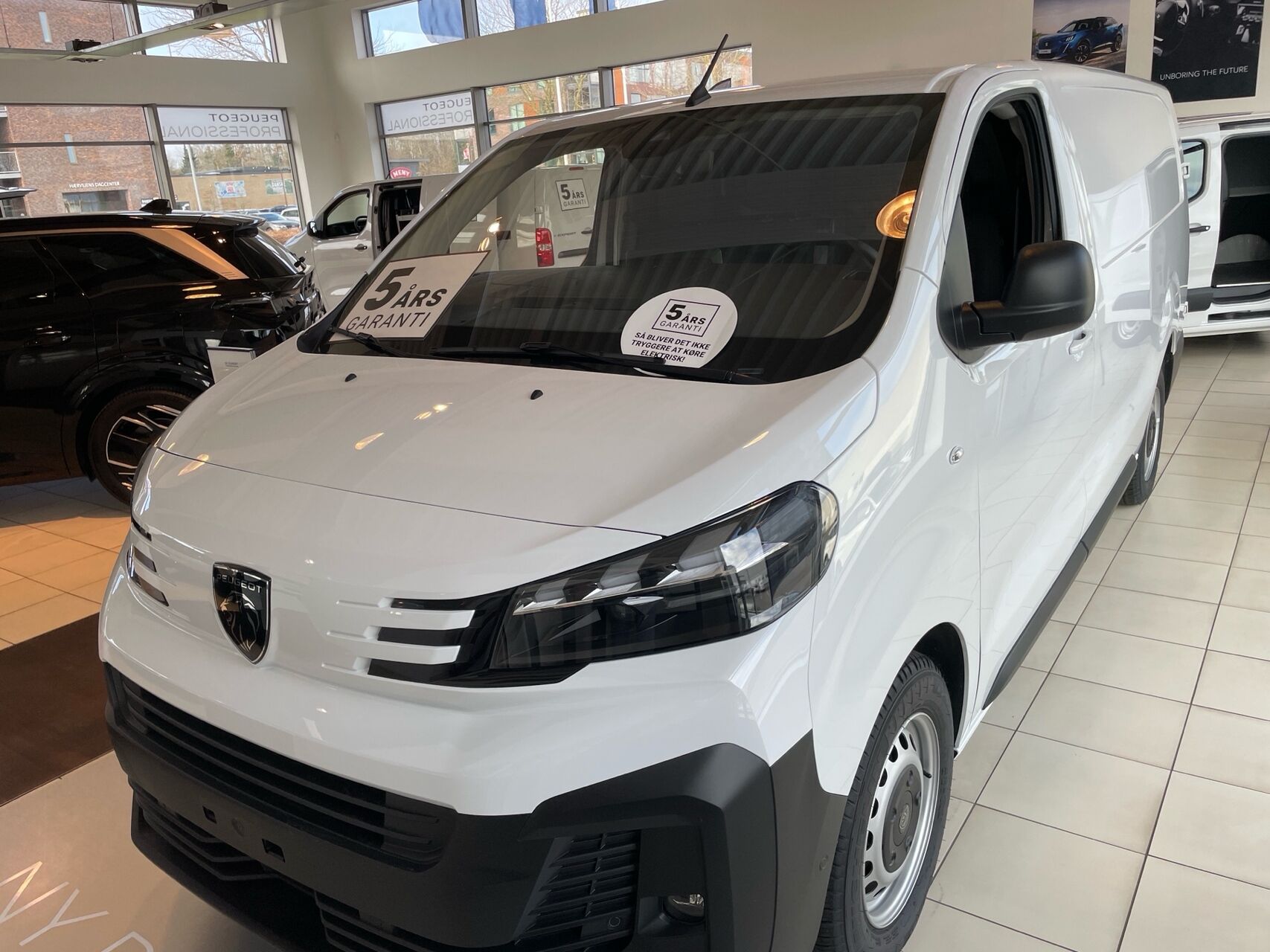 Billede af Peugeot EXP PRE L3 HDi 177 EAT8 PRE L3 HDi 177 EAT8