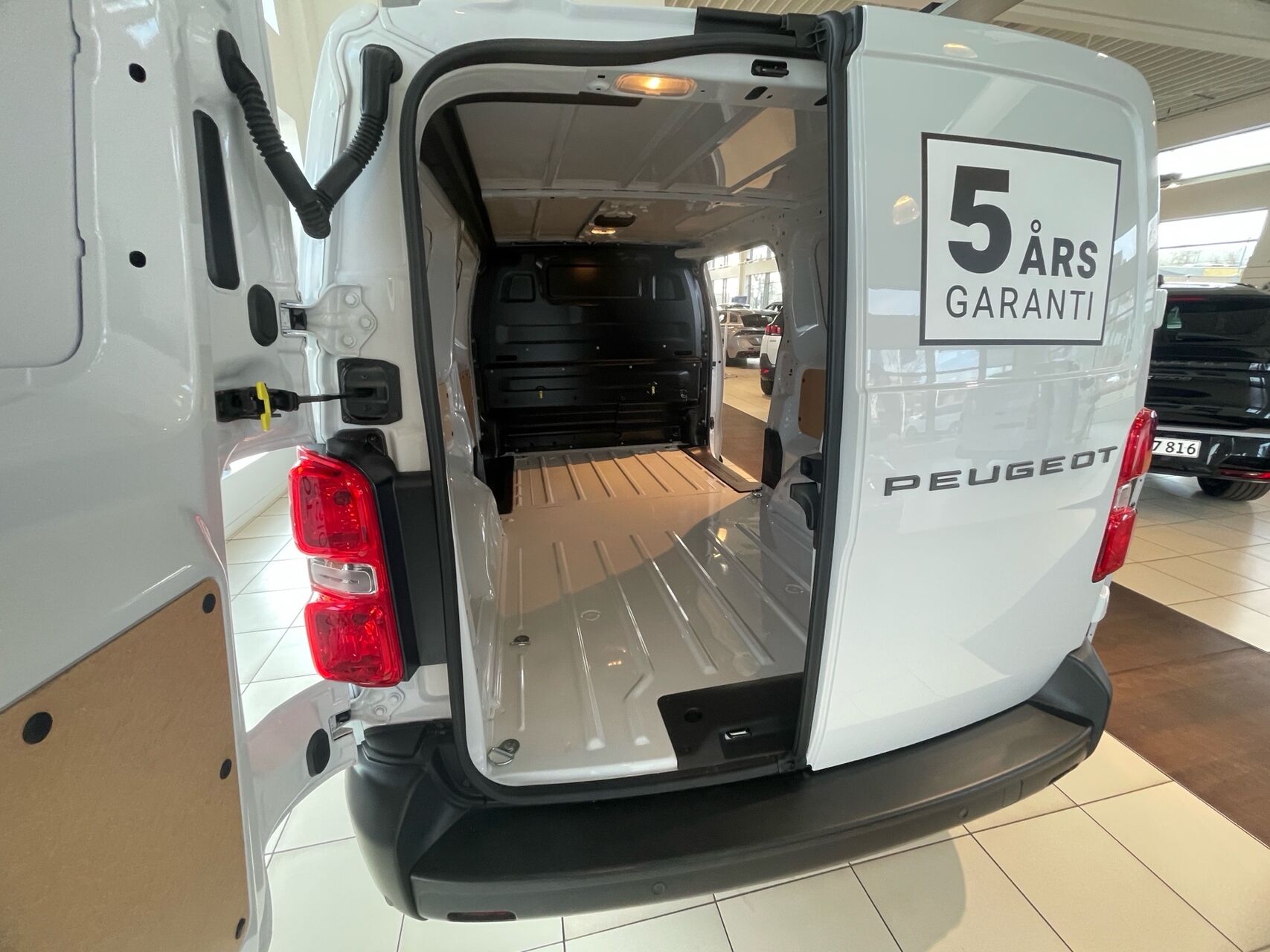 Billede af Peugeot EXP PRE L3 HDi 177 EAT8 PRE L3 HDi 177 EAT8