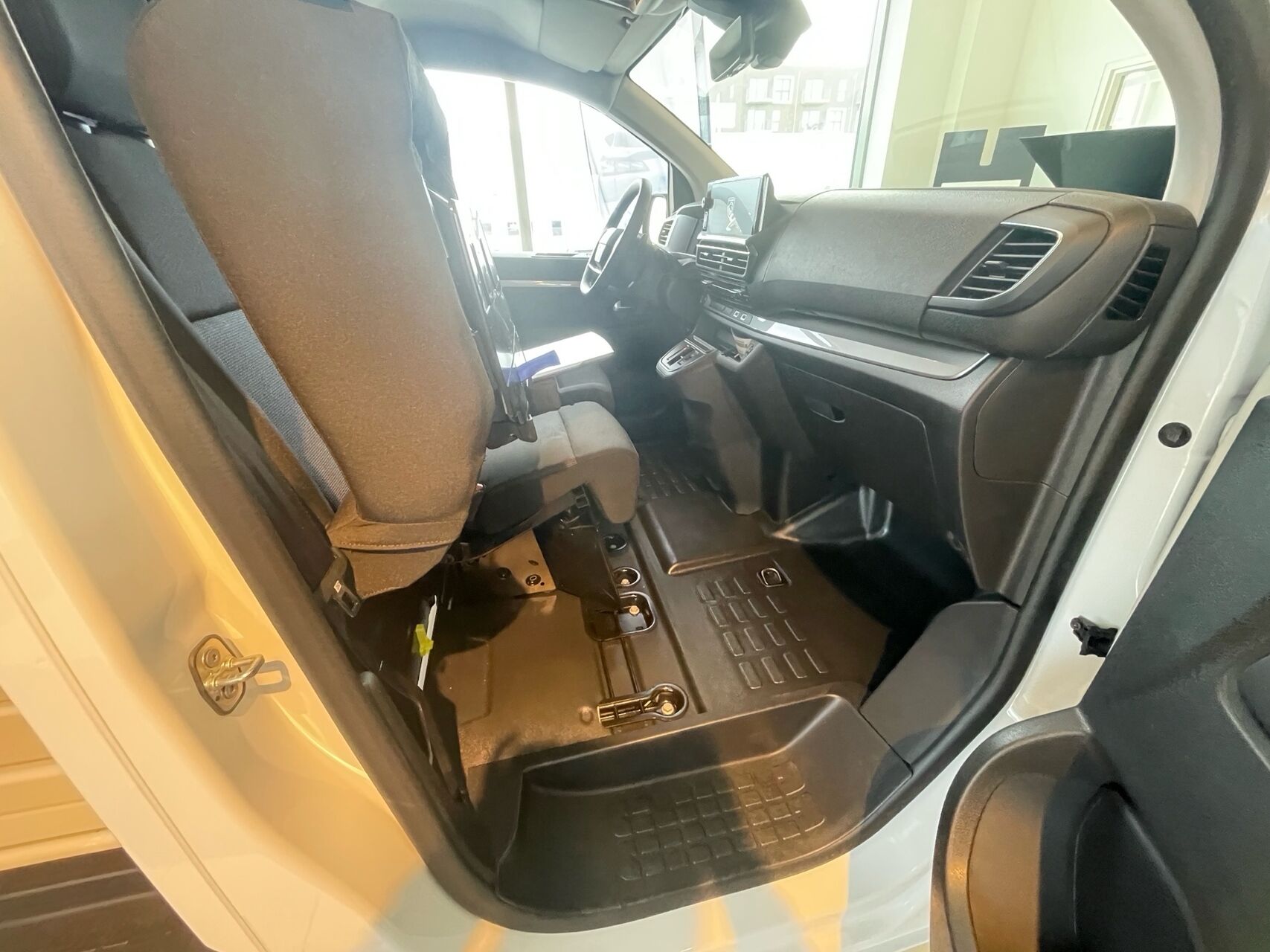 Billede af Peugeot EXP PRE L3 HDi 177 EAT8 PRE L3 HDi 177 EAT8