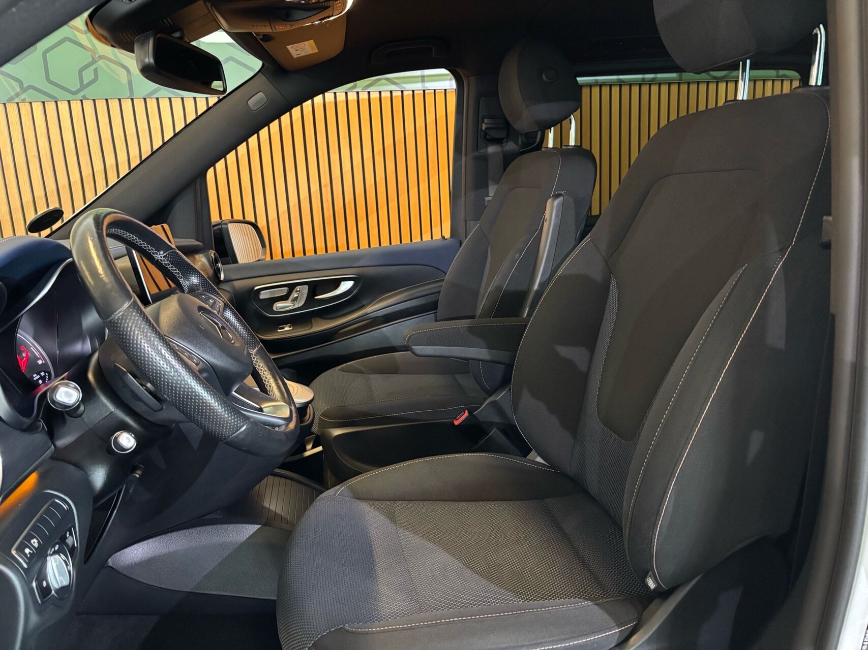 Billede af Mercedes-Benz EQV 300 Lang EL Avantgarde 204HK Aut.