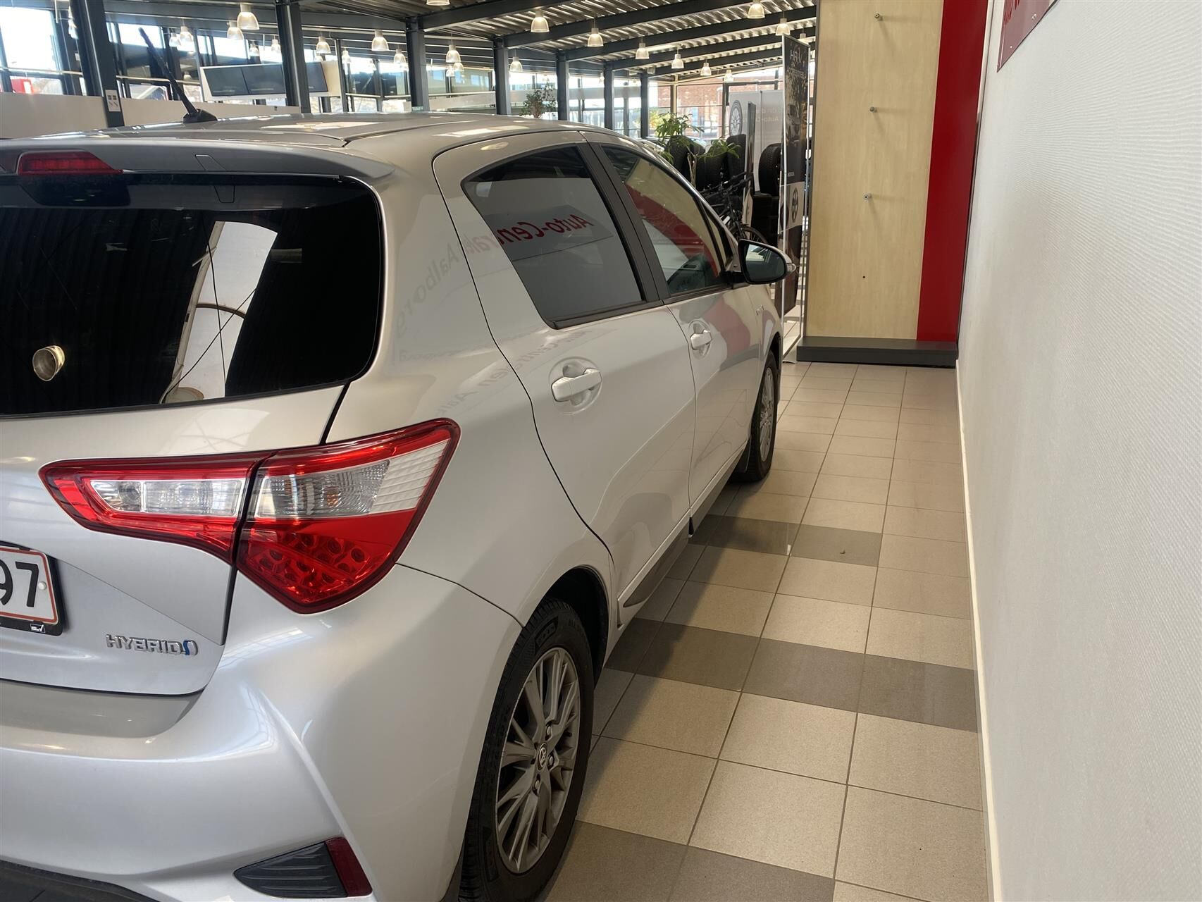 Billede af Toyota Yaris 1,5 Hybrid H2 Exclusive E-CVT 100HK 5d Trinl. Gear