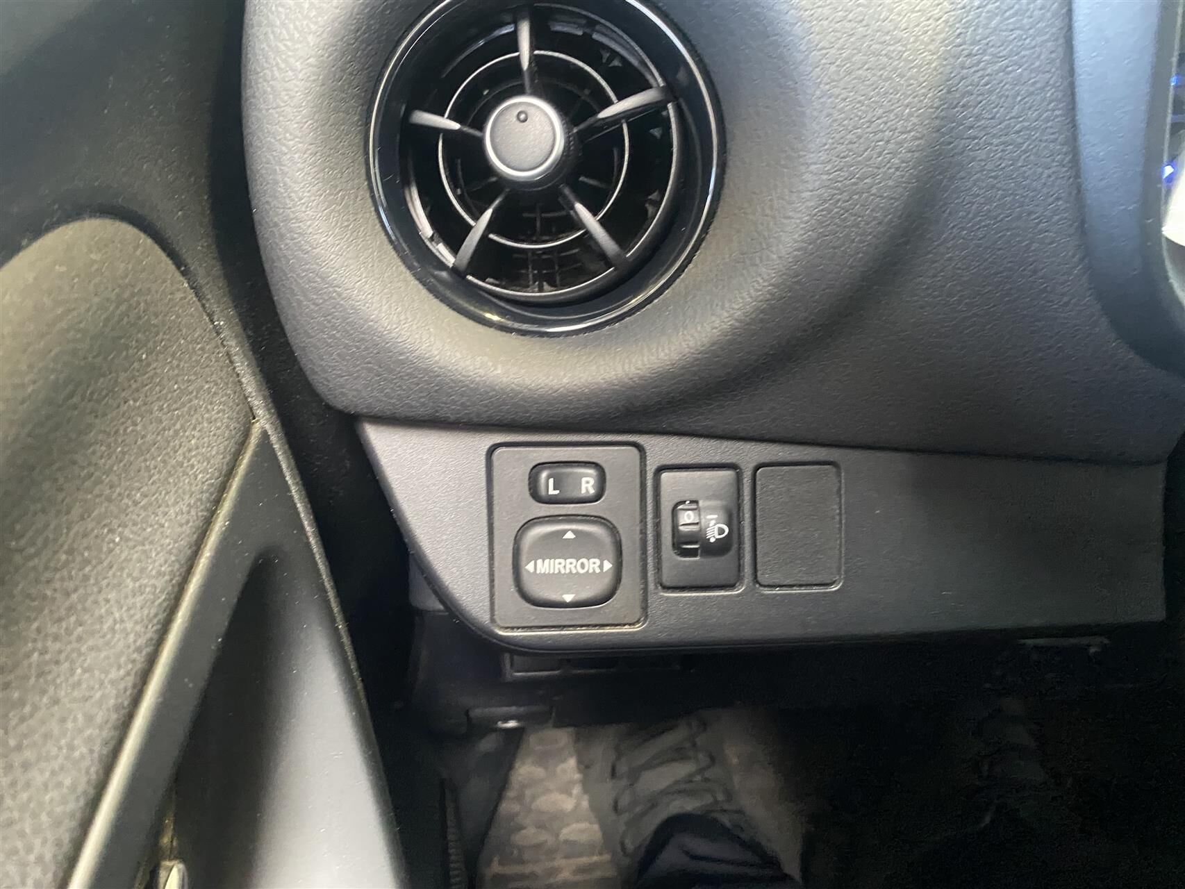 Billede af Toyota Yaris 1,5 Hybrid H2 Exclusive E-CVT 100HK 5d Trinl. Gear