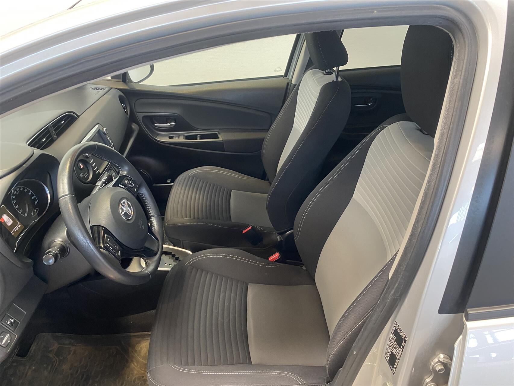 Billede af Toyota Yaris 1,5 Hybrid H2 Exclusive E-CVT 100HK 5d Trinl. Gear