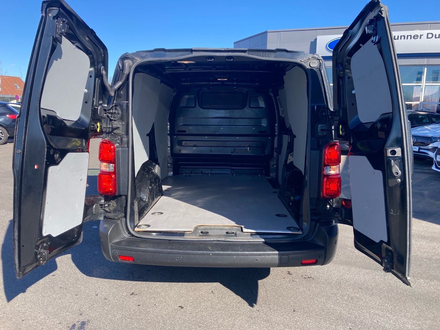 Billede af Opel Vivaro L3V2 2,0 BlueHDi Enjoy+ AT8 145HK Van 8g Aut.