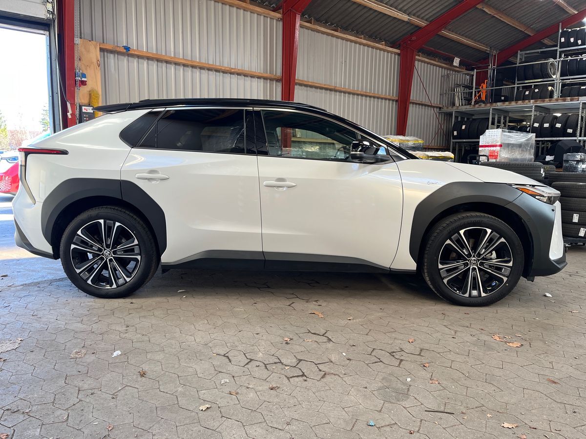 Billede af Toyota bZ4X SUV 150 kW (204 hk) aut. gear Executive Premium