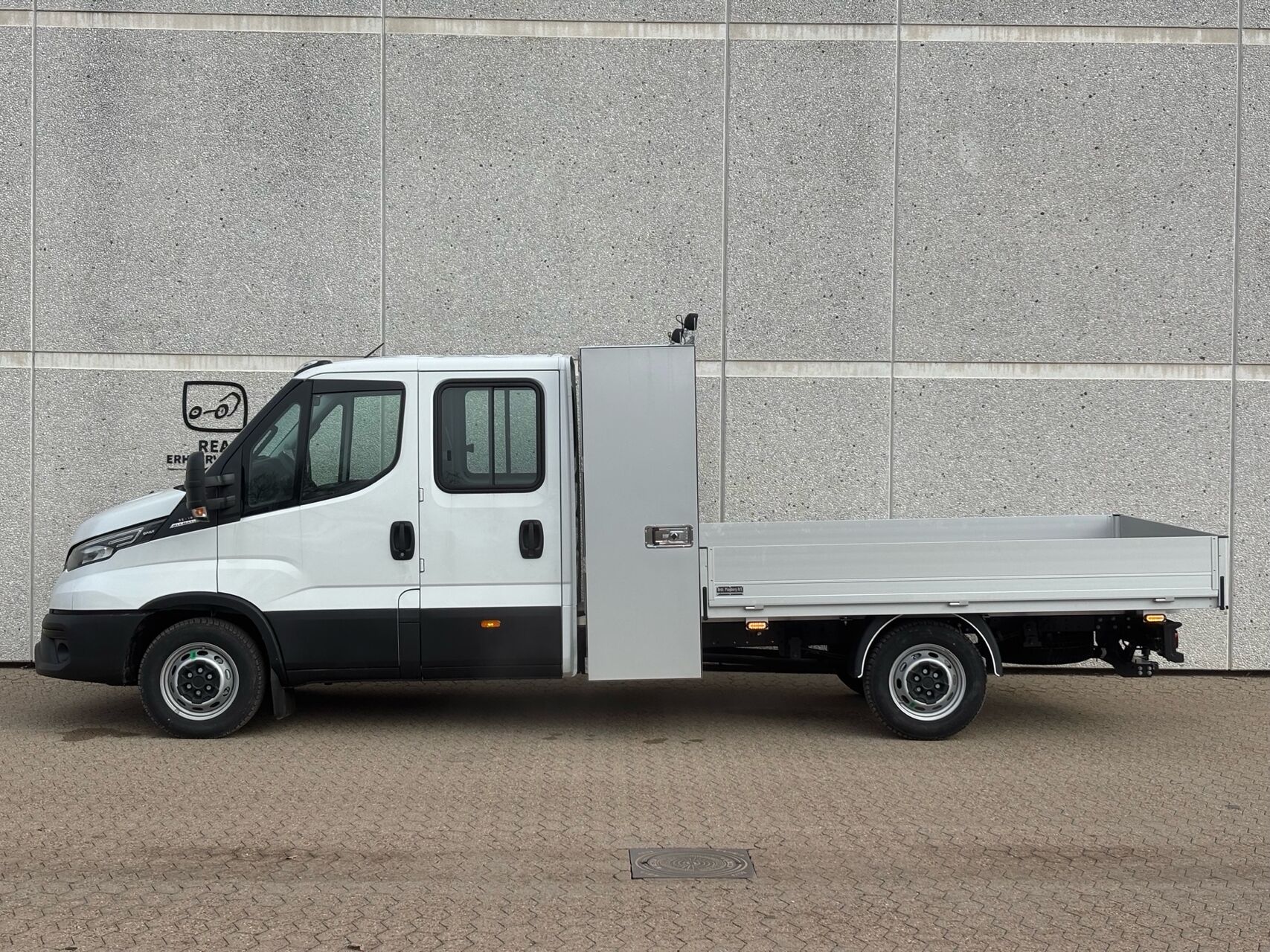 Billede af Iveco Daily 35S18 4100mm 3,0 D Hi-Matic 180HK DobKab 8g Aut.