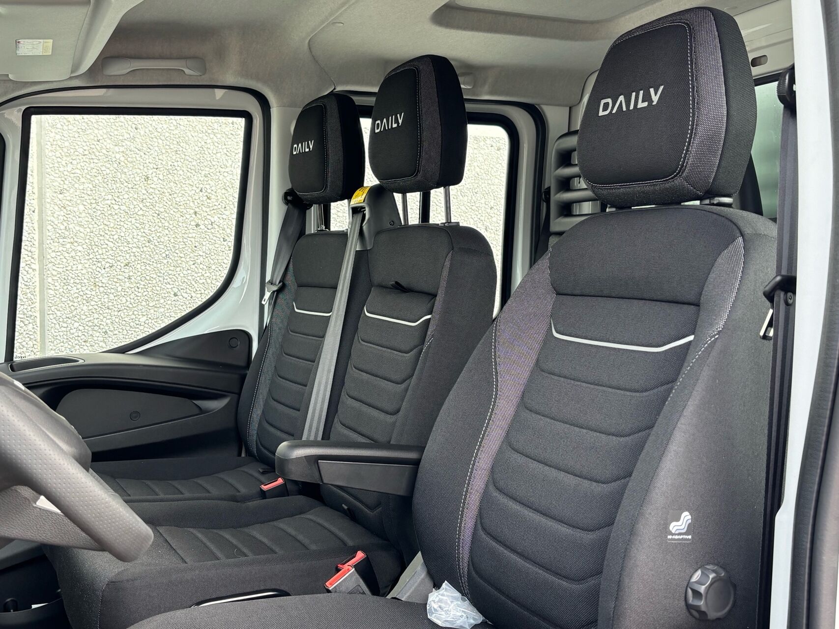 Billede af Iveco Daily 35S18 4100mm 3,0 D Hi-Matic 180HK DobKab 8g Aut.