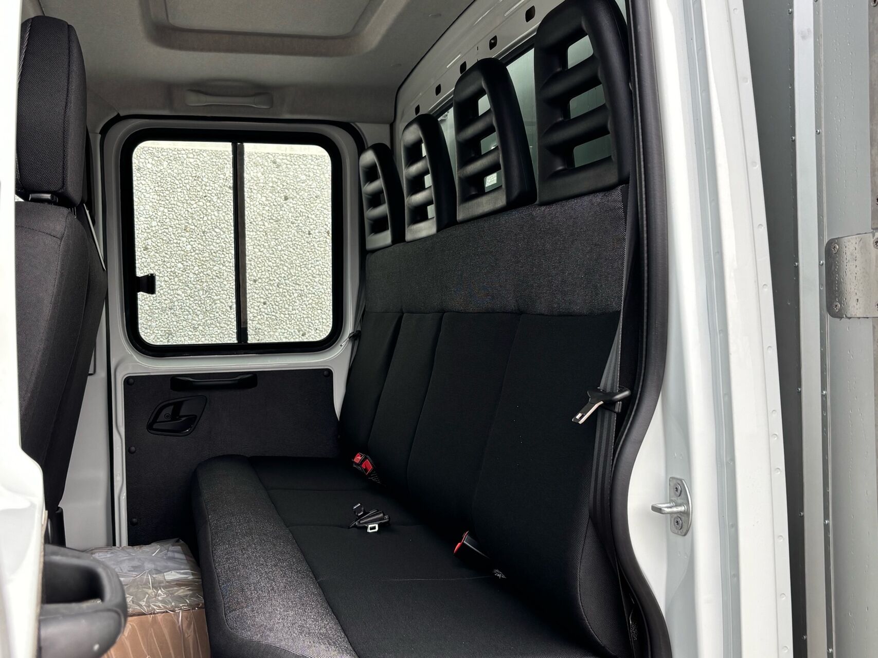 Billede af Iveco Daily 35S18 4100mm 3,0 D Hi-Matic 180HK DobKab 8g Aut.