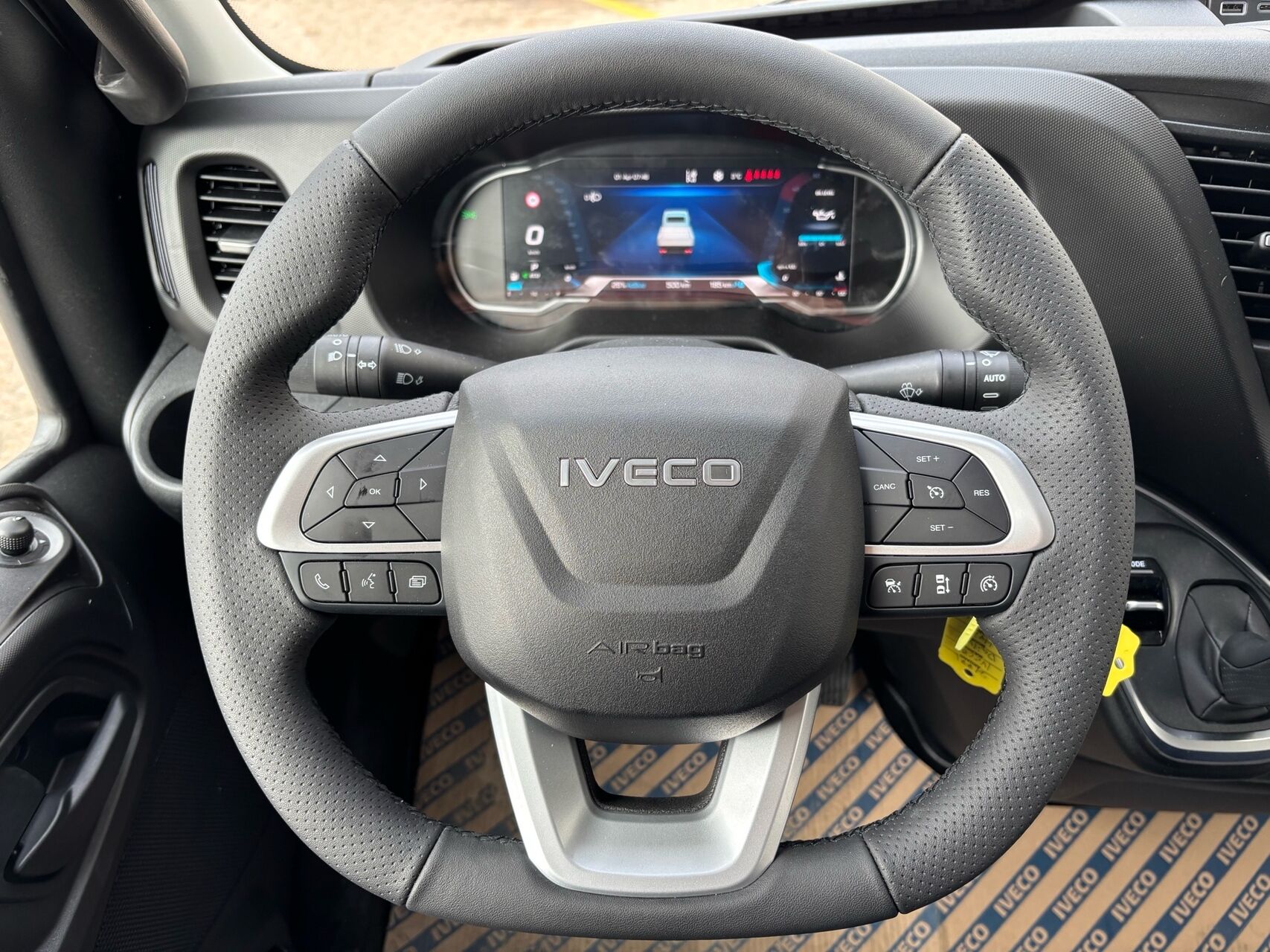 Billede af Iveco Daily 35S18 4100mm 3,0 D Hi-Matic 180HK DobKab 8g Aut.