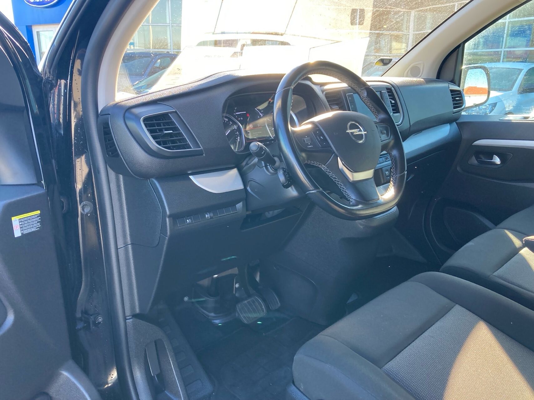 Billede af Opel Vivaro L3V2 2,0 BlueHDi Enjoy+ AT8 145HK Van 8g Aut.