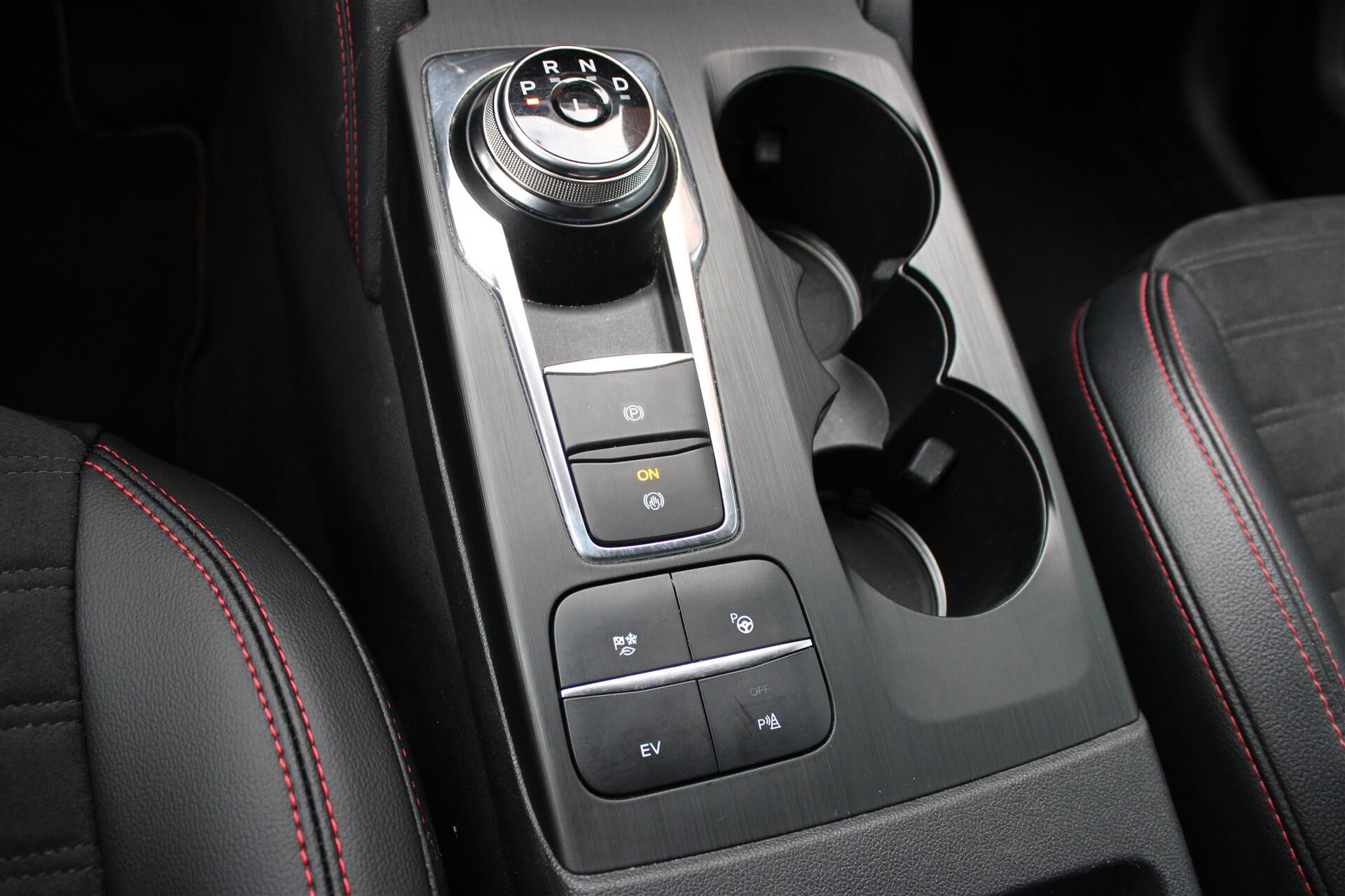 Billede af Ford Kuga 2,5 Plugin-hybrid ST-Line X CVT 225HK 5d Trinl. Gear