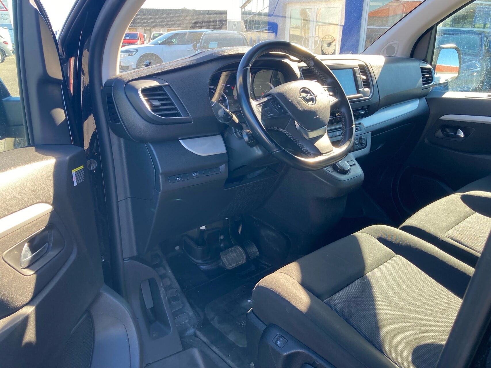 Billede af Opel Vivaro L3V2 2,0 BlueHDi Enjoy+ AT8 145HK Van 8g Aut.