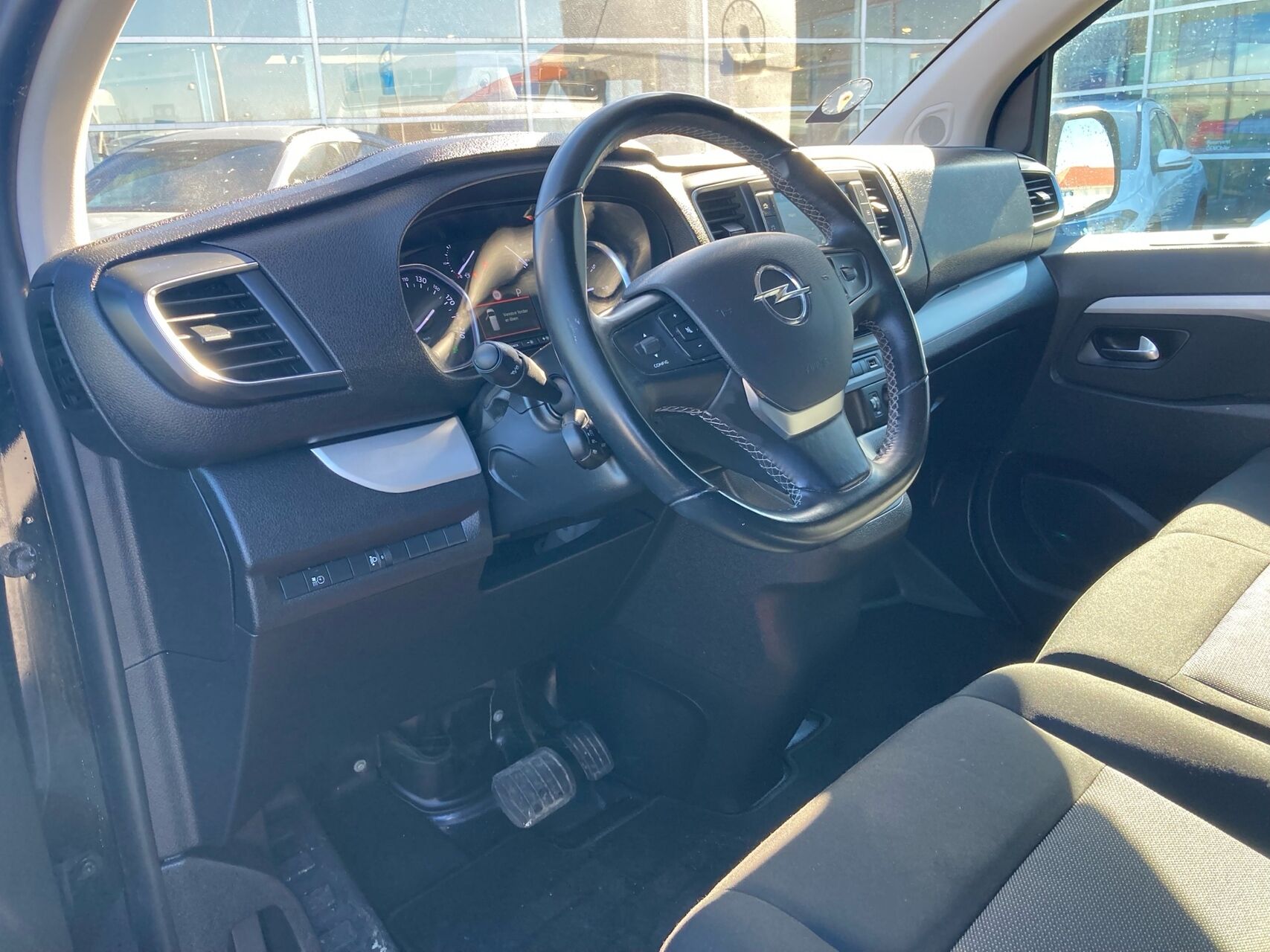 Billede af Opel Vivaro L3V2 2,0 BlueHDi Enjoy+ AT8 145HK Van 8g Aut.