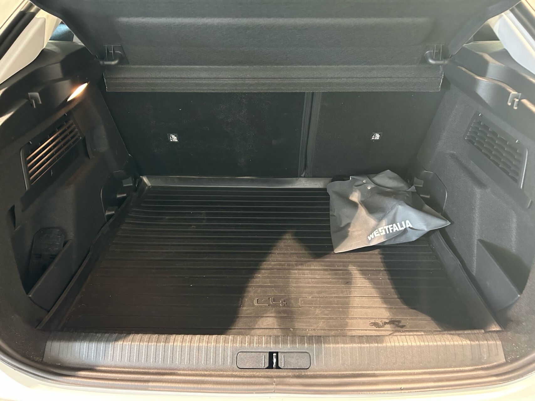 Billede af Citroën C4 1,2 PureTech Shine Ltd. EAT8 130HK 5d 8g Aut.