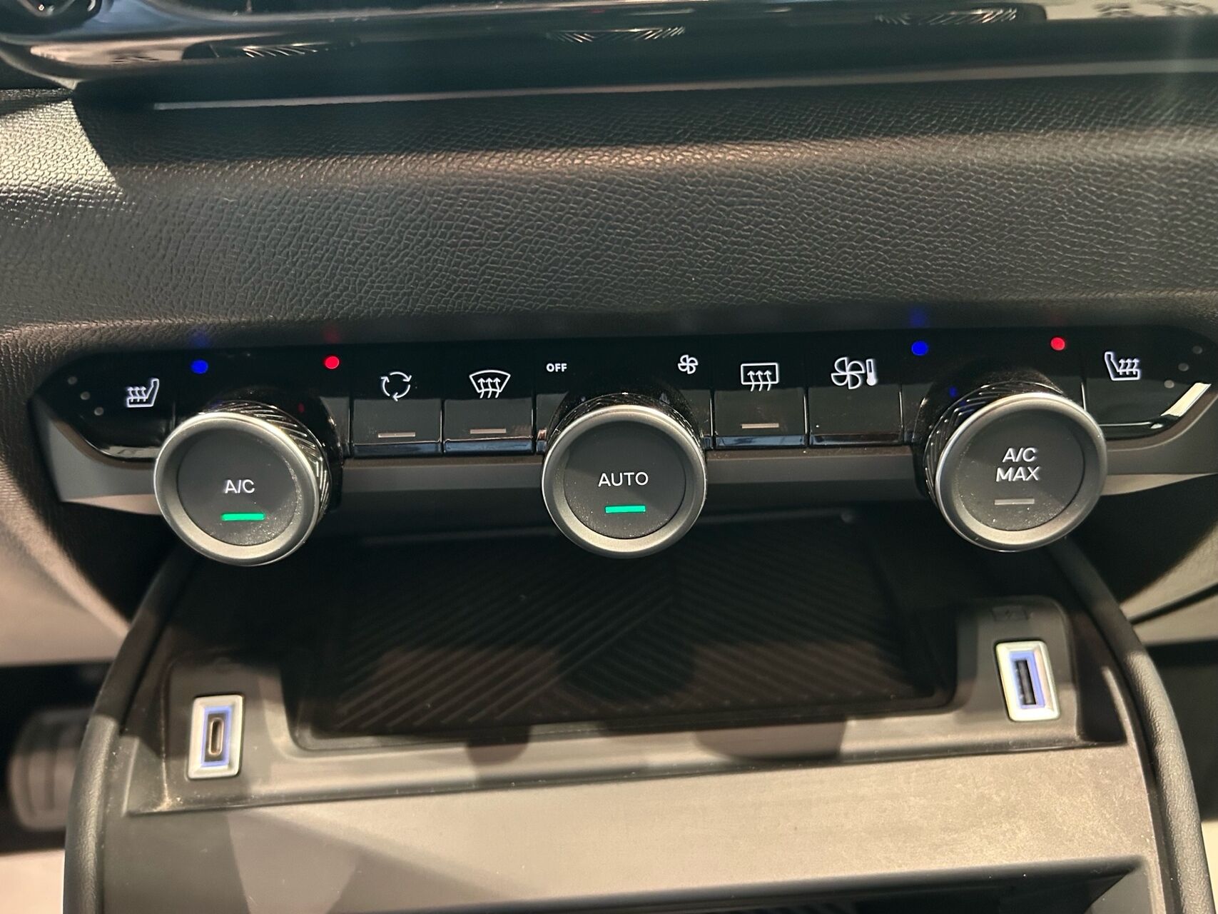 Billede af Citroën C4 1,2 PureTech Shine Ltd. EAT8 130HK 5d 8g Aut.