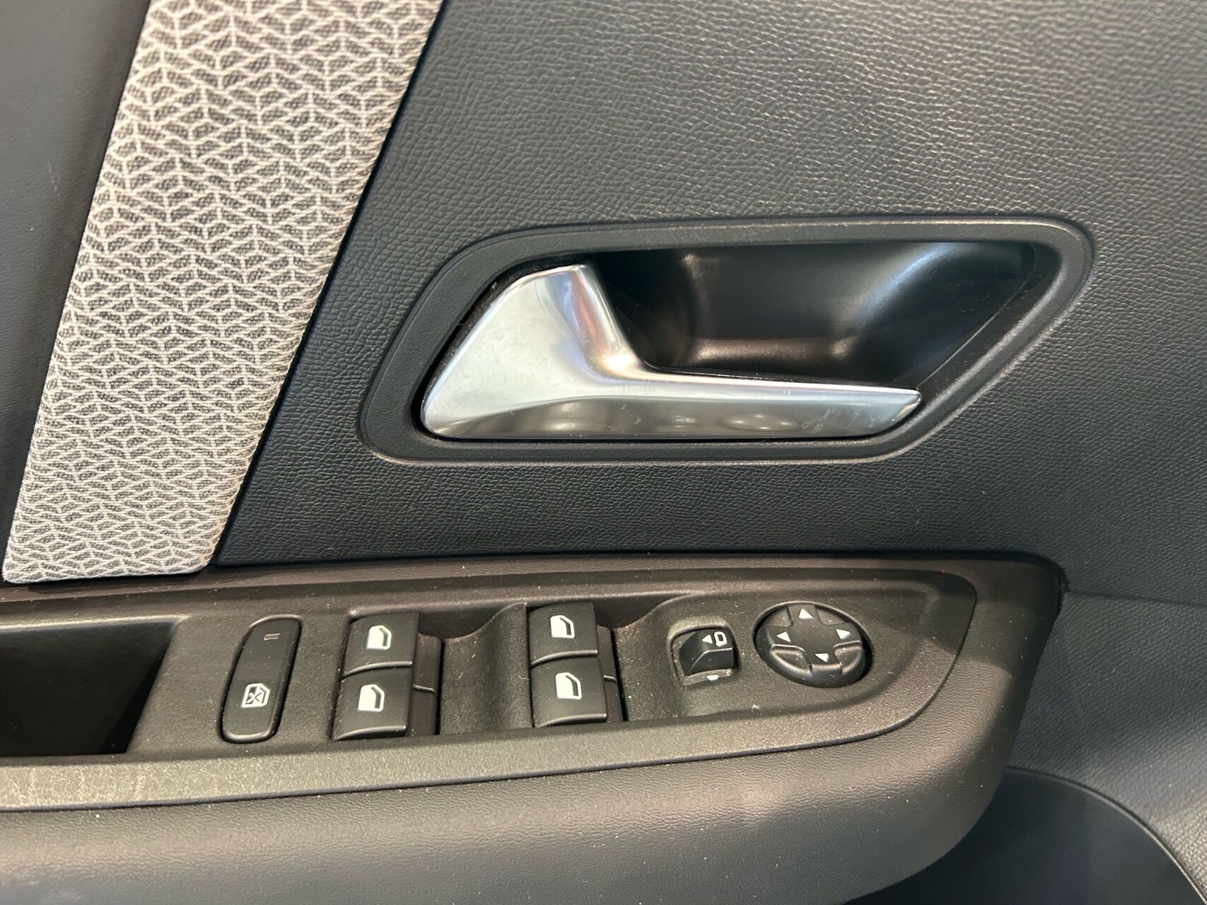 Billede af Citroën C4 1,2 PureTech Shine Ltd. EAT8 130HK 5d 8g Aut.