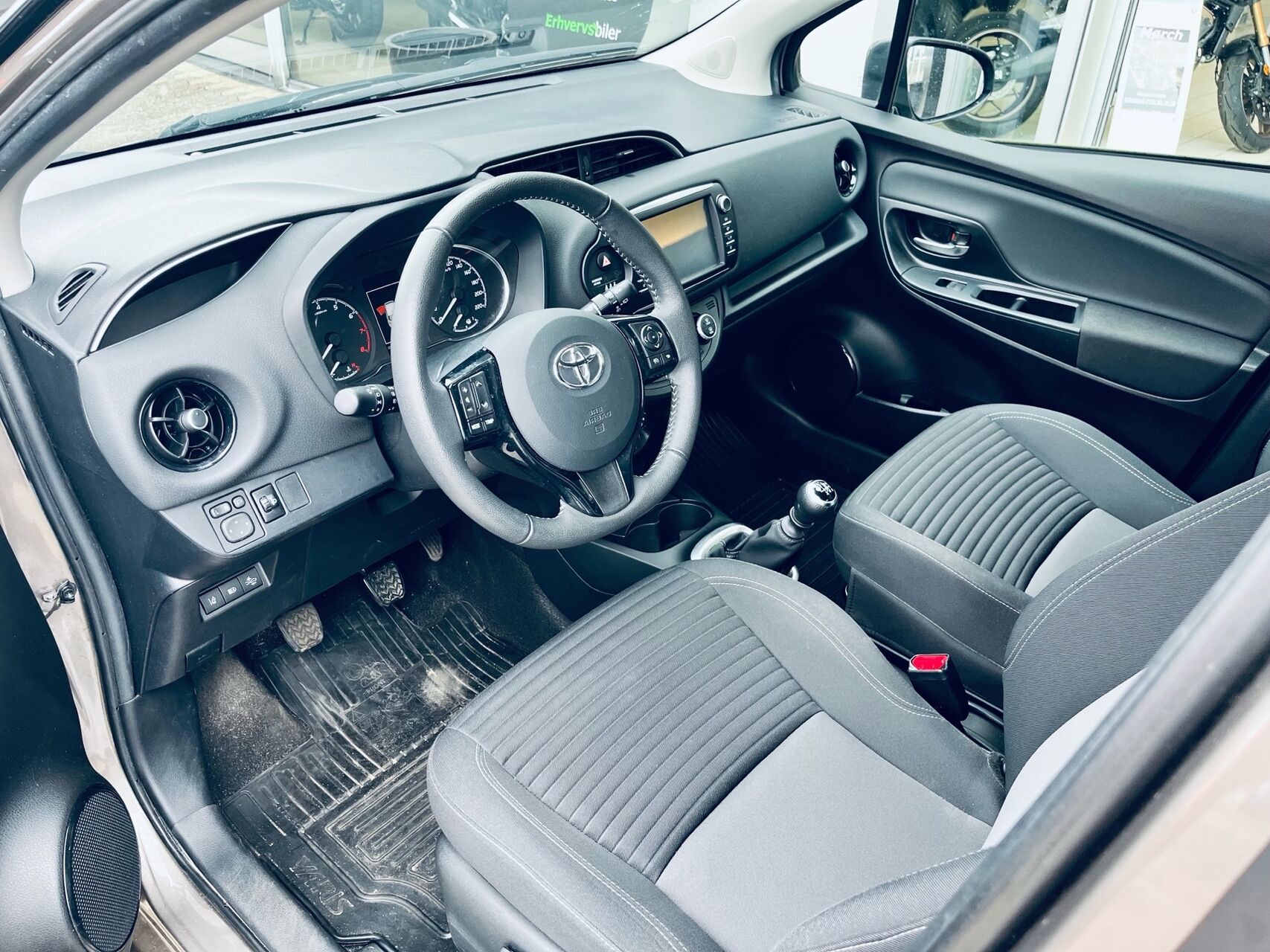 Billede af Toyota Yaris 1,5 VVT-I T3 Premiumpakke 111HK 5d 6g