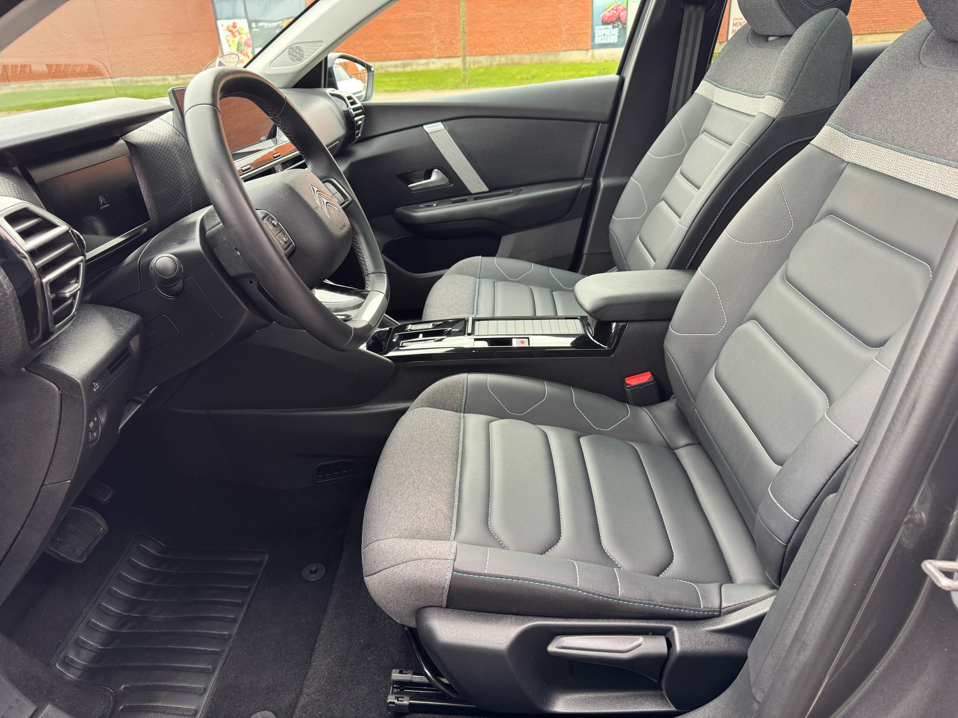 Billede af Citroën e-C4 X EL Max 136HK 5d Aut.