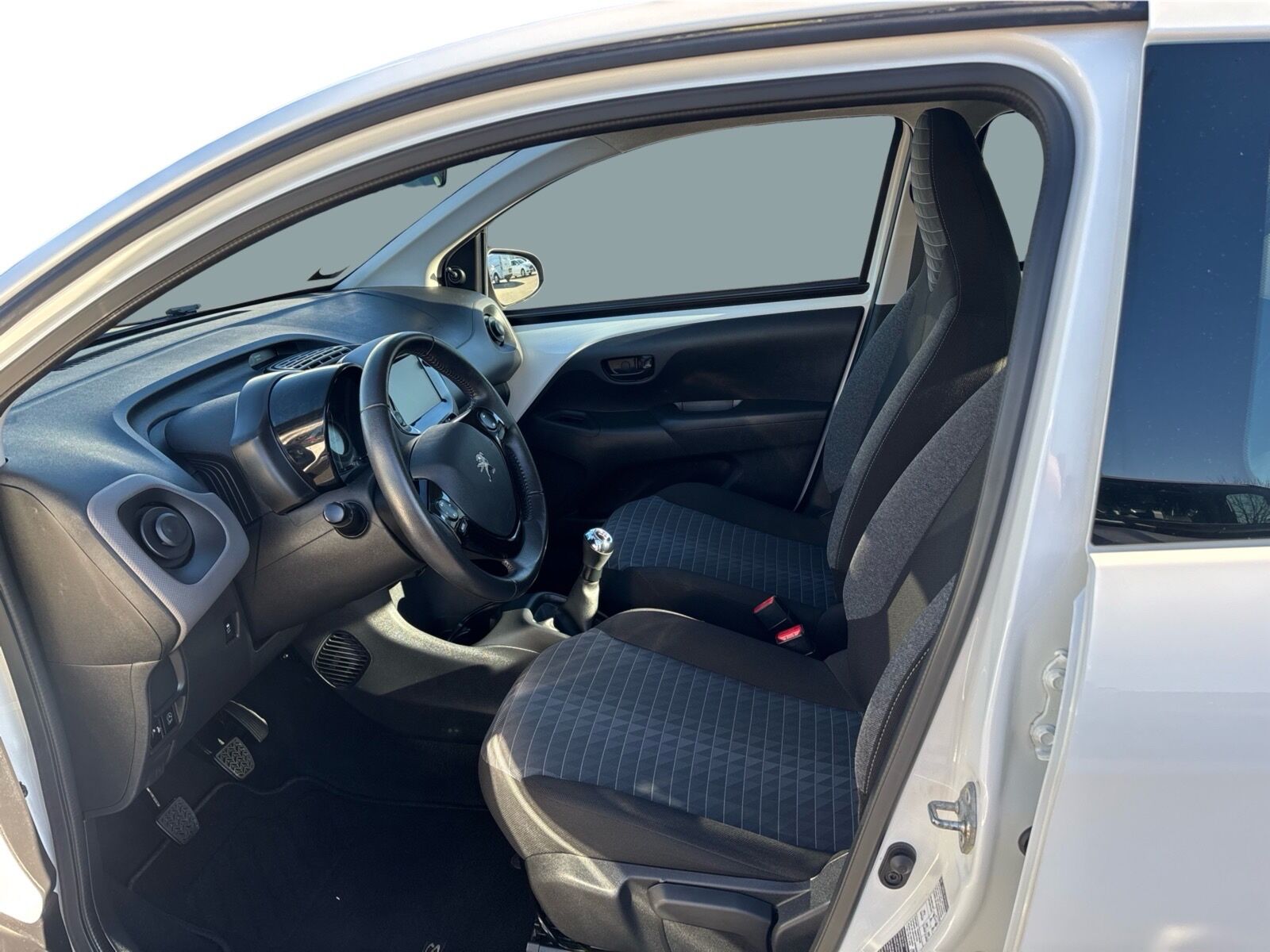 Billede af Peugeot 108 1,0 e-Vti Like+ 72HK 5d