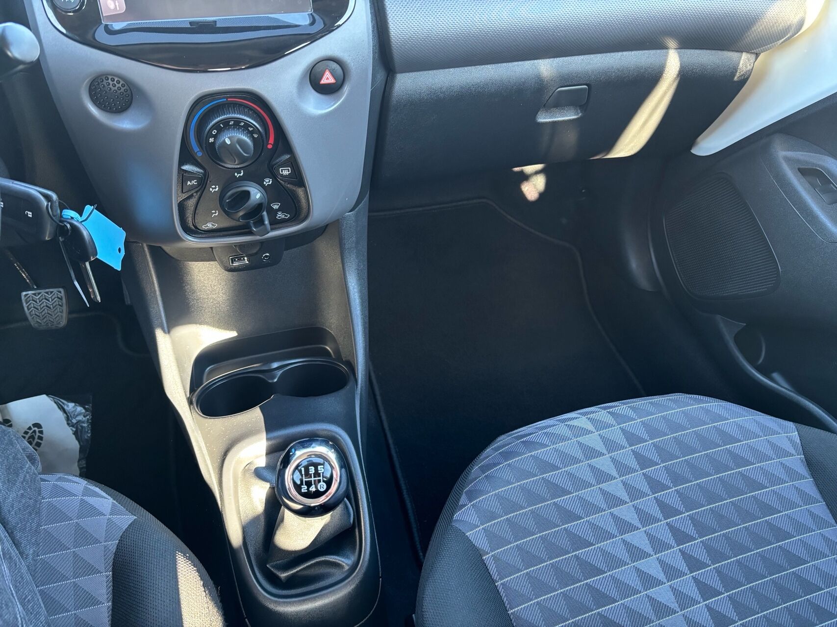 Billede af Peugeot 108 1,0 e-Vti Like+ 72HK 5d