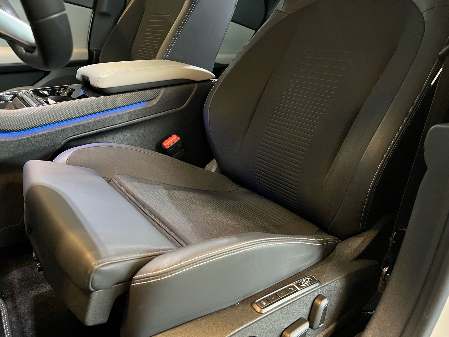 Billede af Ford Explorer EL UR Premium AWD 340HK 5d Aut.